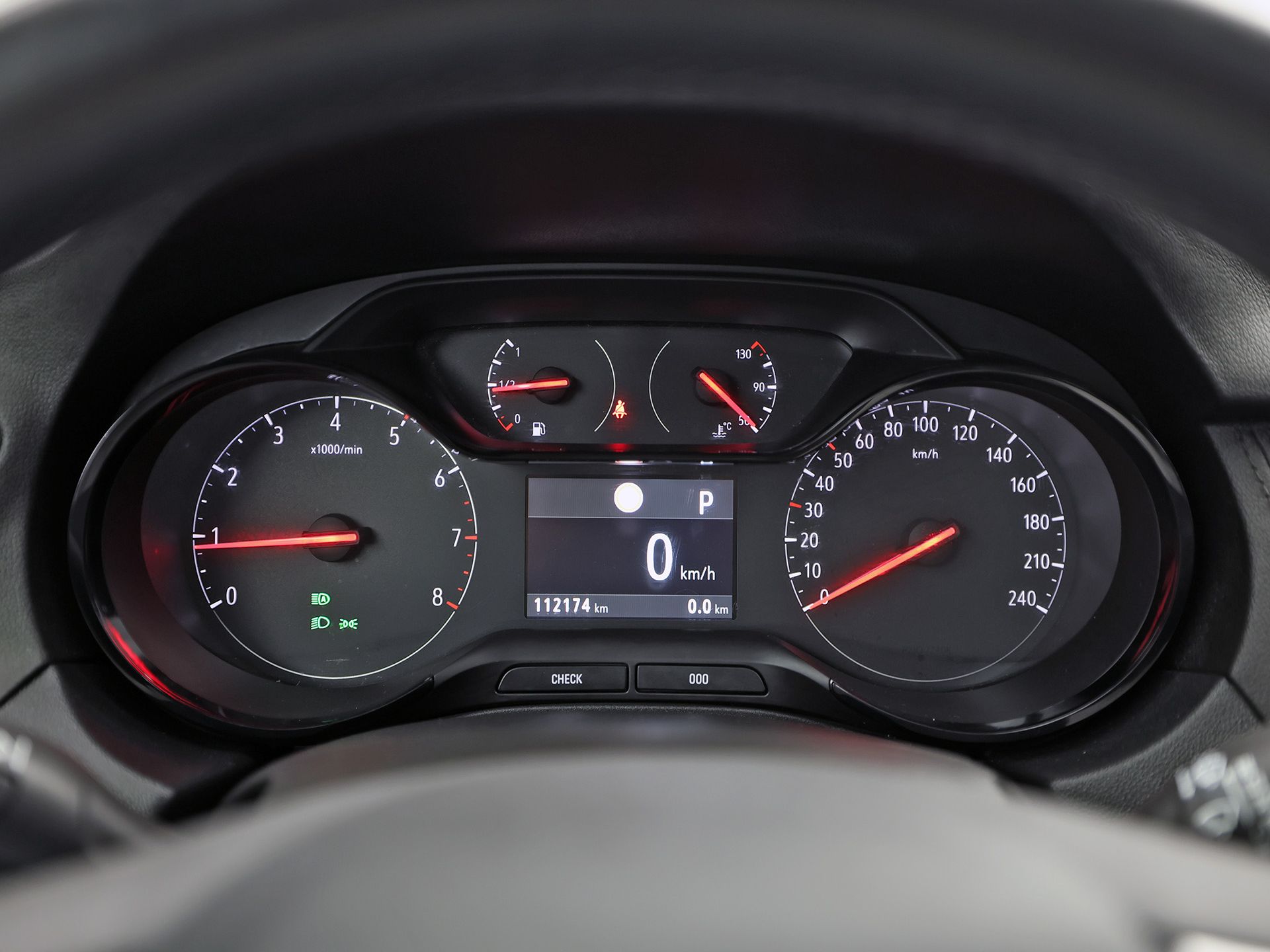 Opel Grandland X 1.2 Turbo Sport Automaat (APPLE CARPLAY, GROOT NAVI, CLIMATE, STUUR/STOELVERWARMING, SPORTSTOELEN, PARKEERSENSOREN, GETINT GLAS, CRUISE, NIEUWSTAAT)
