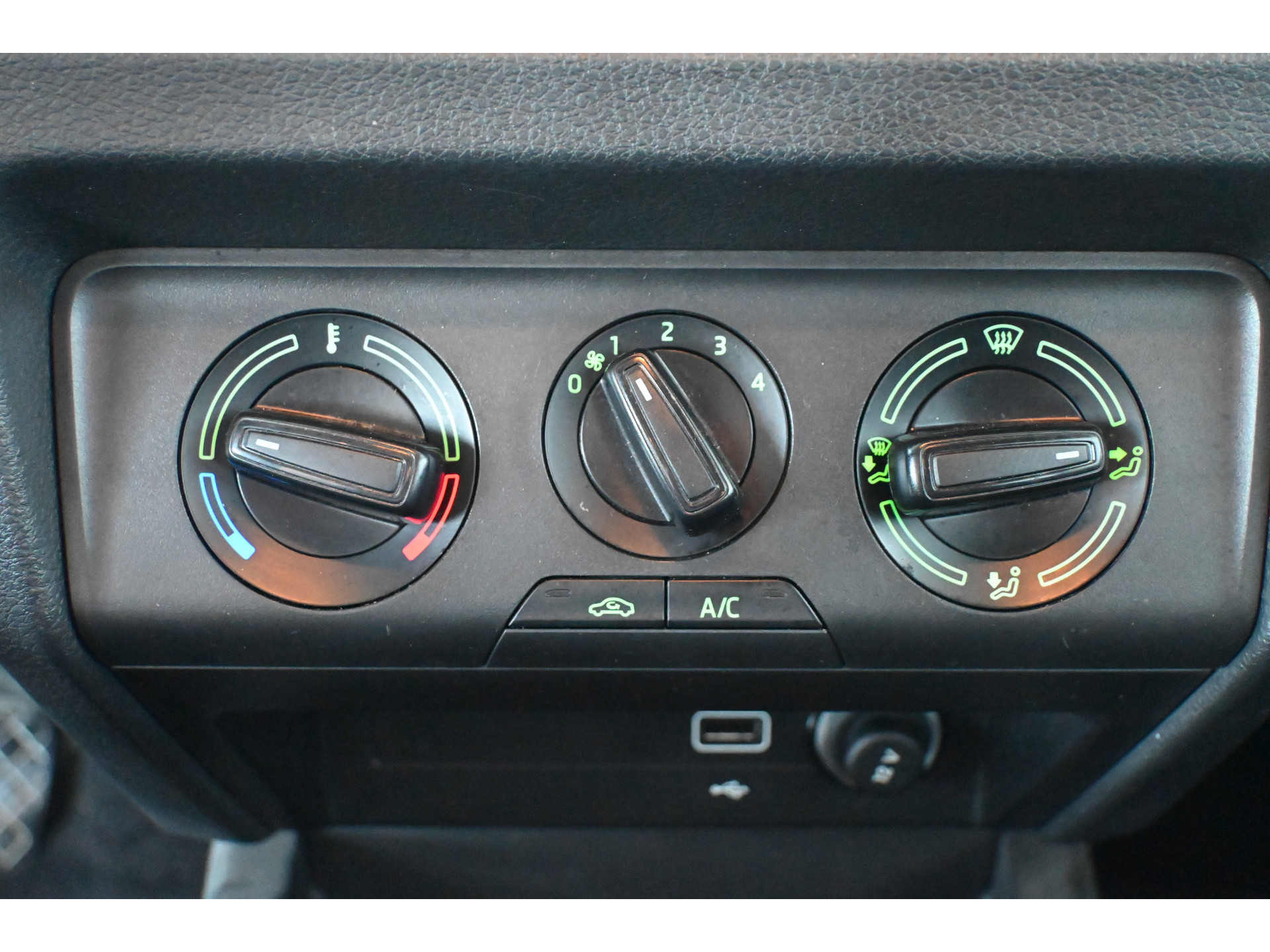 ŠKODA Fabia Combi 1.0 TSI Business Edition Airco Navigatie LED Cruise Control 1e Eigenaar Rijklaarprijs! Inruil Mogelijk!