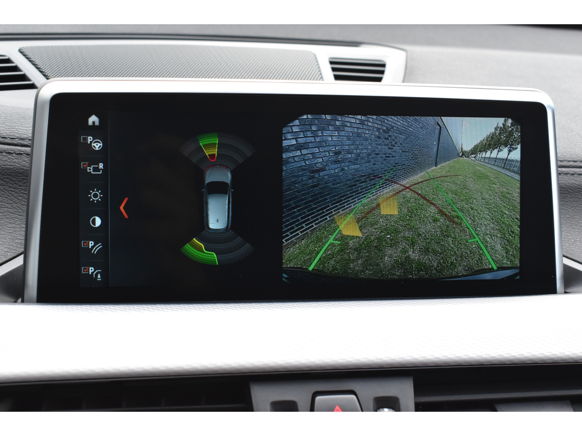 BMW X1 sDrive18i M-Pakket Carplay/Navi Panoradak Automaat Led Stoelverwarming