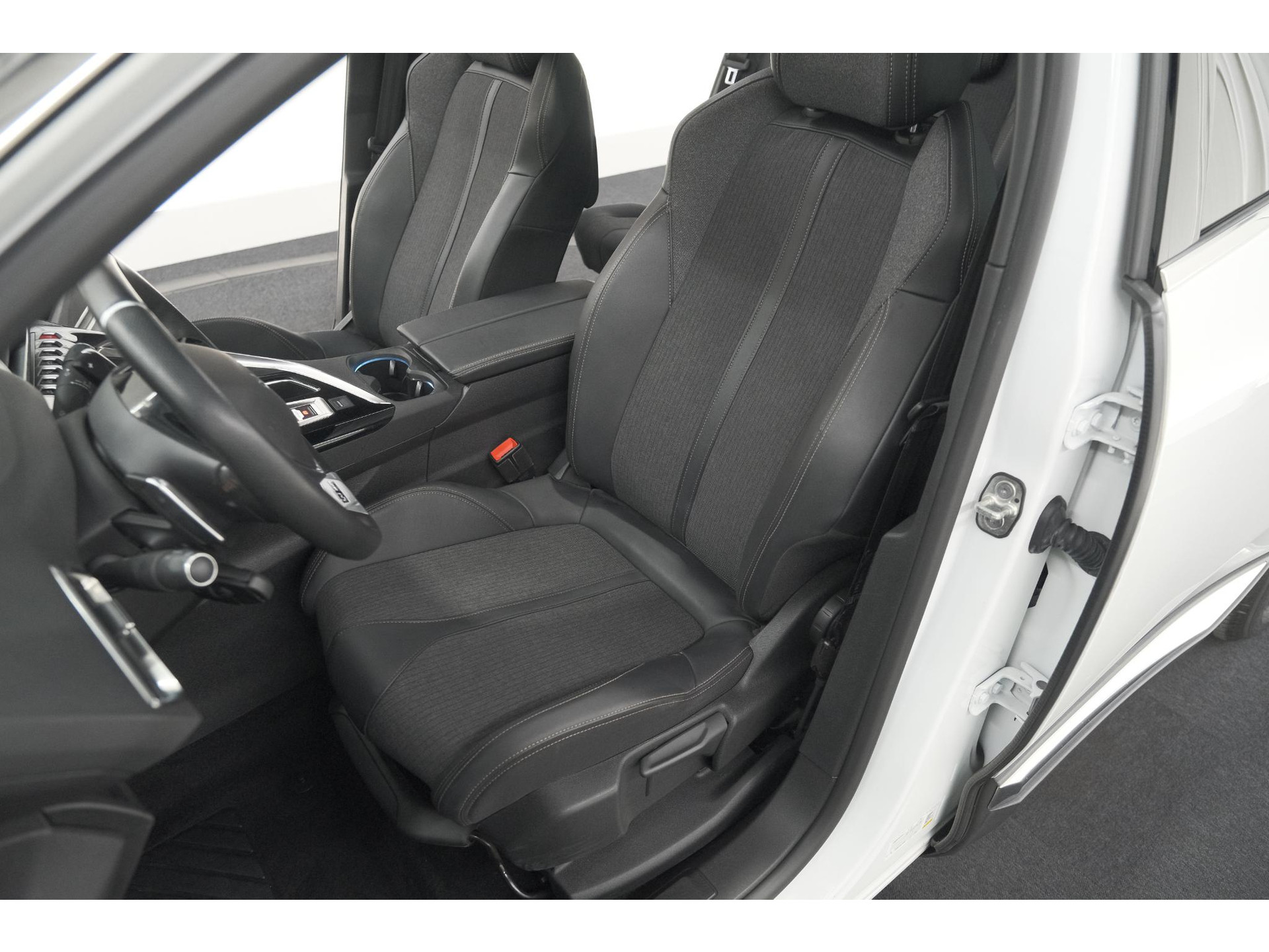 Peugeot 5008 PureTech 130 EAT8 GT-Line | Schuif-/Kanteldak | Trekhaak | Elektrische Kofferklep | Camera