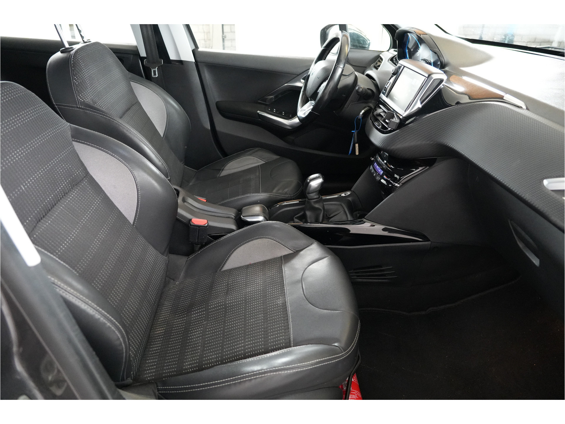 Peugeot 2008 1.2 PureTech Allure | Trekhaak | Cruise | Navi | Climate |