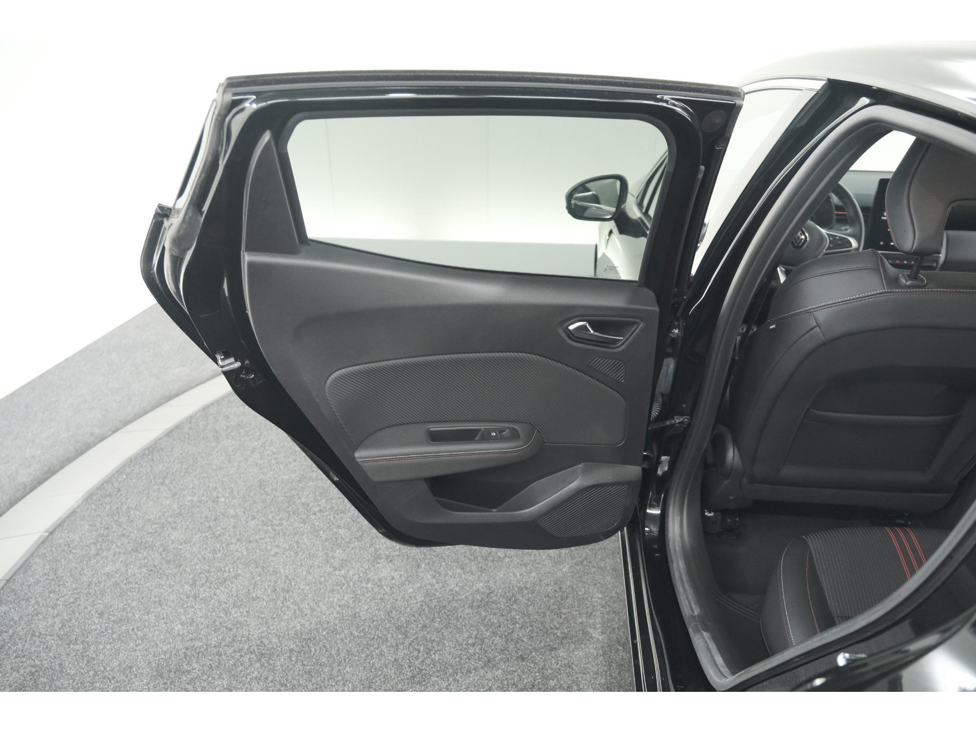 Renault Clio 1.6 E-Tech Hybrid 140 R.S. Line | 360 Camera | Apple Carplay | 9.3 Inch Groot Scherm | Sportstoelen