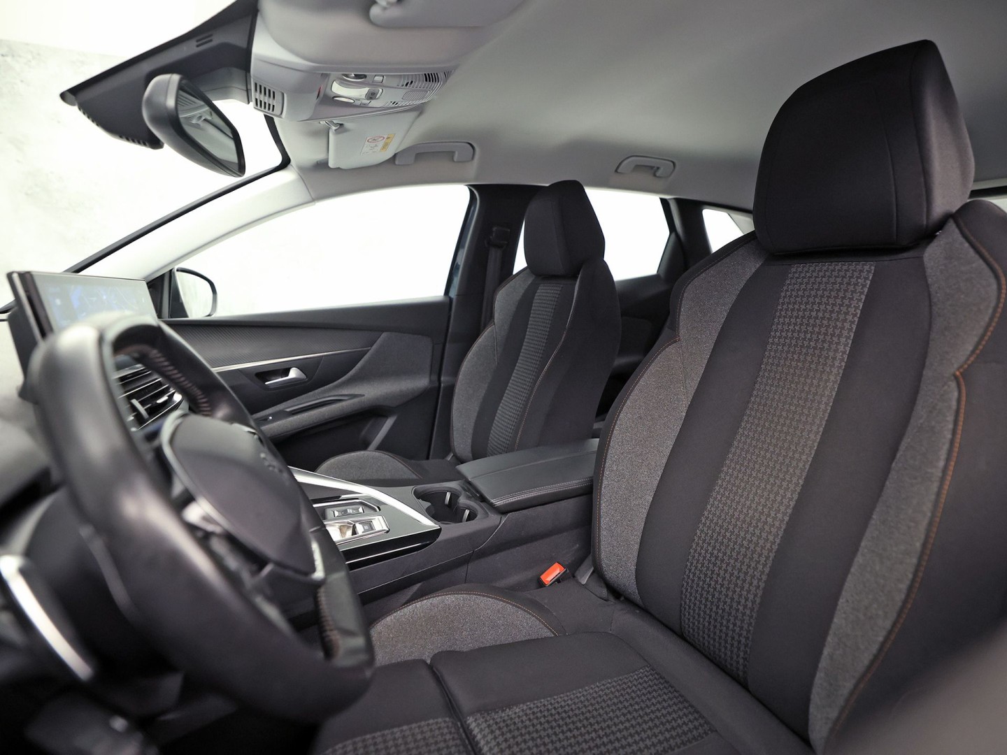 Peugeot 3008 1.2 PureTech Premium Automaat (APPLE CARPLAY, NAP, GROOT NAVI, 360 CAMERA, TREKHAAK, SPORTSTOELEN, LANE ASSIST, CRUISE, NIEUWSTAAT)
