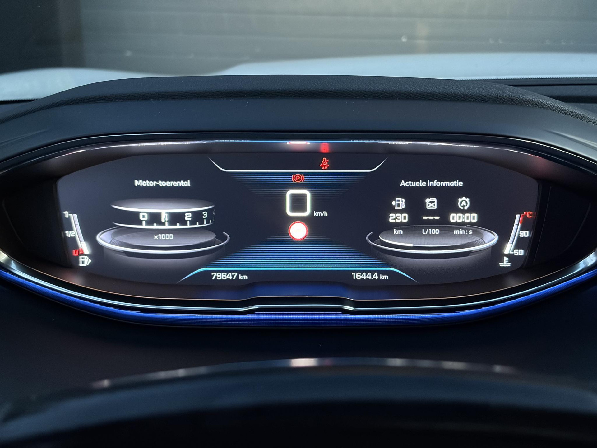 Peugeot 3008 1.2 PureTech Active ✓D-riem vv in 2023✓360° Camera✓Carplay✓Navi✓131pk✓Clima✓Cruise✓Trekhaak✓Dealer Onderhouden✓Bj 11-2019✓Lm velgen✓6 Bak✓Pdc✓N.A.P✓Apk tot 06-2027