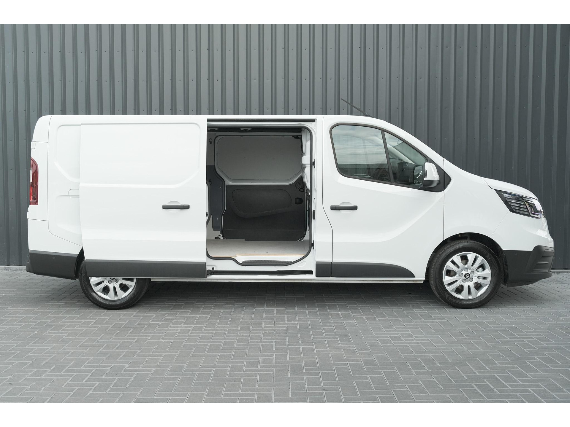 Renault Trafic E-Tech T29 L1H1 Advance 52 kWh | Laadruimte-pakket | Parkeerpakket | 3 fase lader | Camera