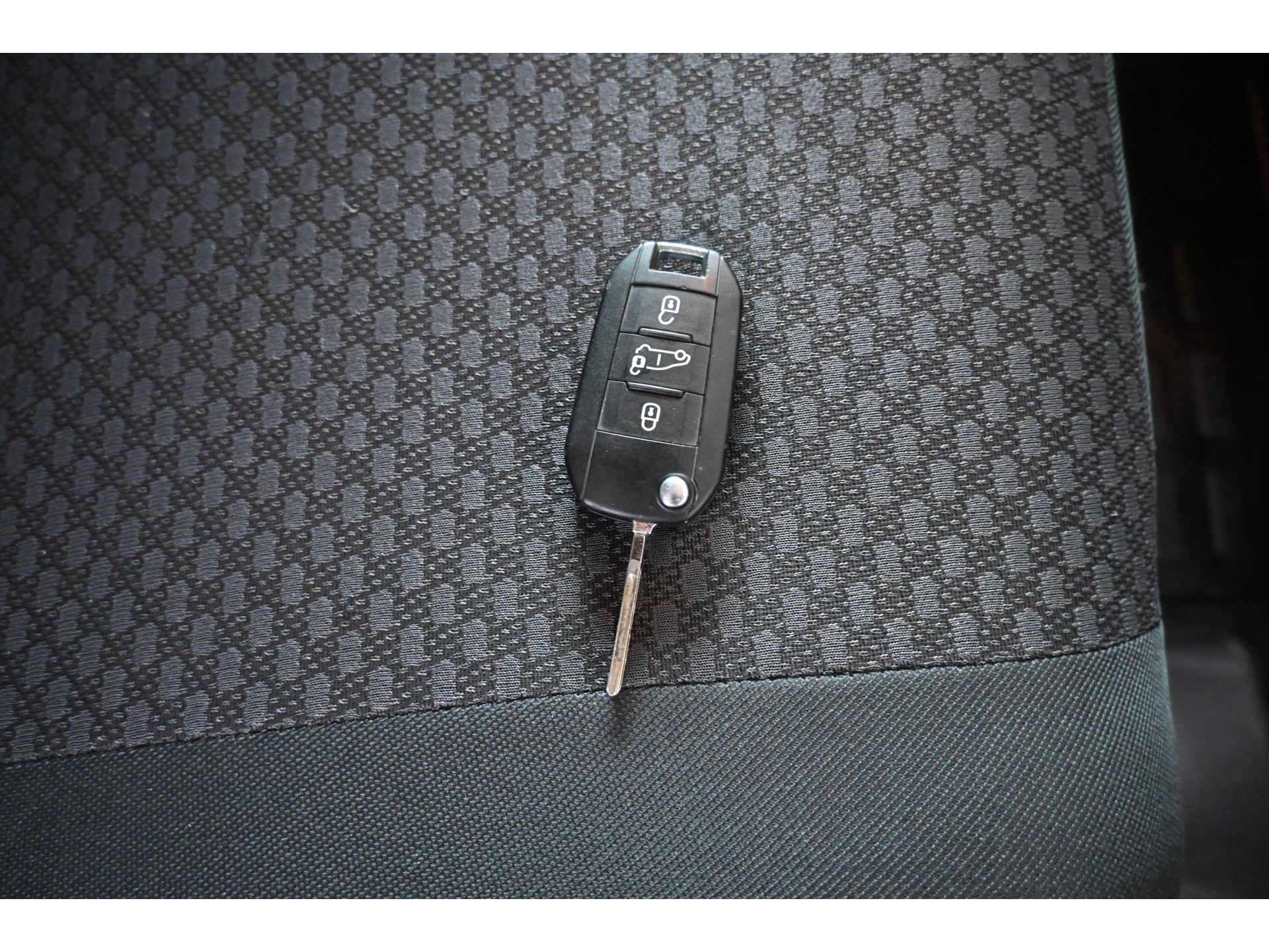 Opel Vivaro 1.5 CDTI L3H1 Edition 6 Persoons Airco Navigatie Trekhaak Cruise Control Rijklaarprijs! Inruil Mogelijk!