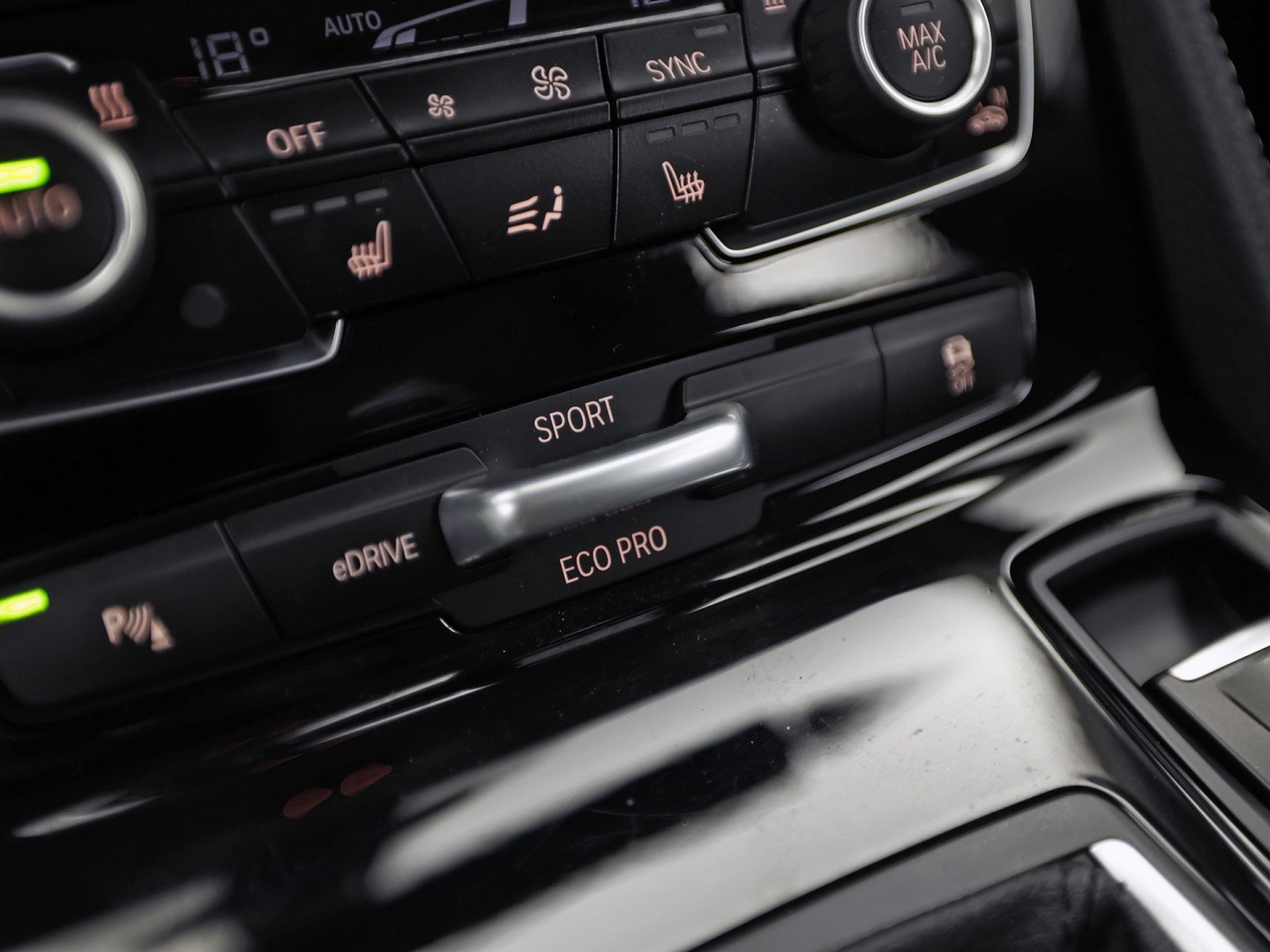BMW 2 Serie 225xe Sport High Executive xDrive 225Pk Automaat (GROOT NAVI, SOH 89,7%, HEAD-UP DISPLAY, LEDER, STOELVERWARMING, SPORTSTOELEN, PARKEERSENSOREN, NIEUWE APK, NIEUWSTAAT)