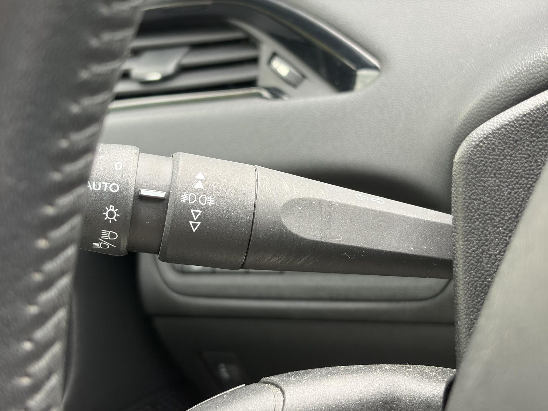 Peugeot 208 1.2 PureTech Signature ✓Net beurt gahad✓Navi✓Carplay✓Lm velgen✓Airco✓Cruise✓5 Deurs✓Pdc✓5 Deurs✓Lm velgen✓N.A.P✓Apk tot 04-2027