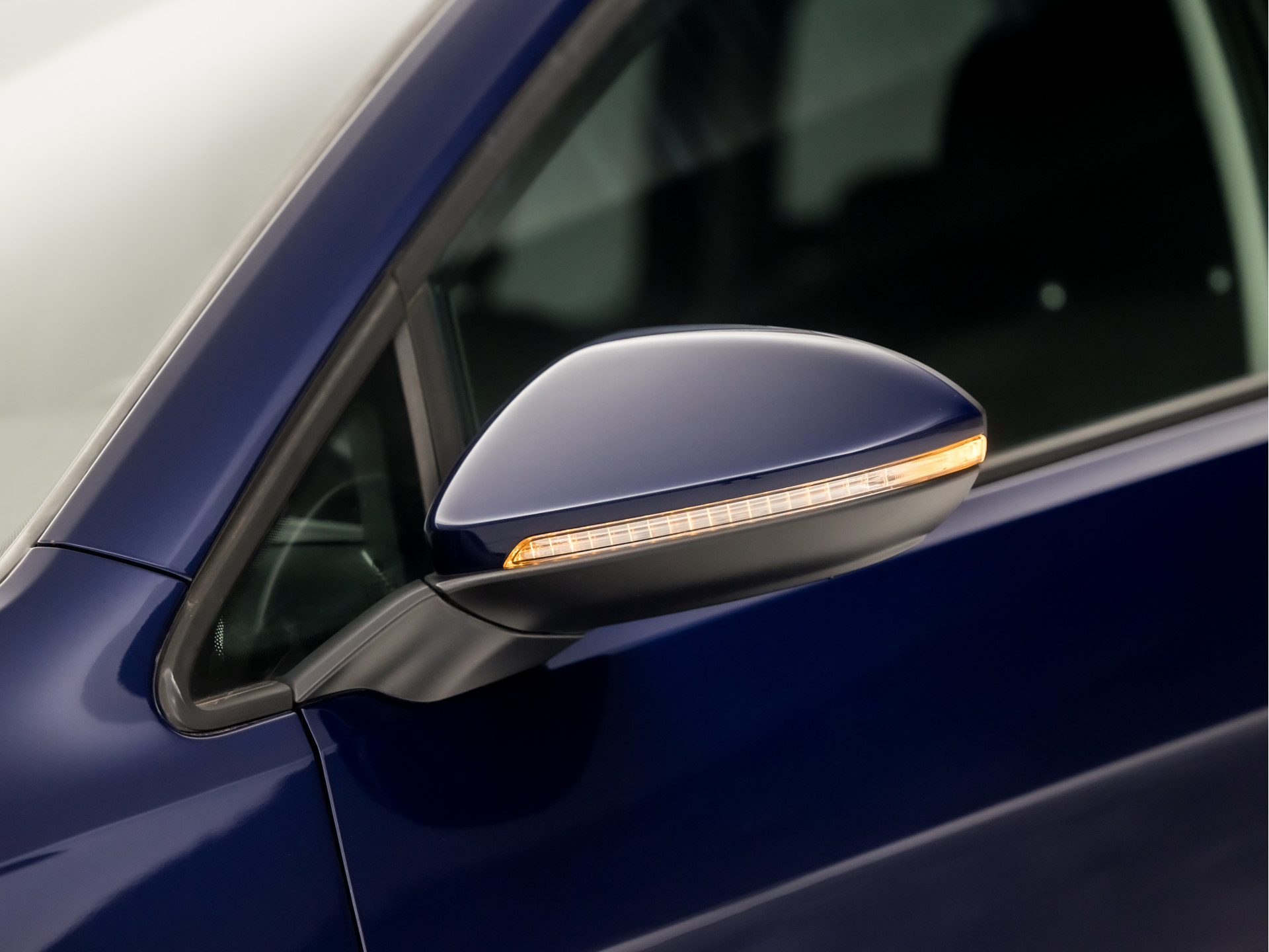 Volkswagen Golf Variant 1.0 TSI Sportline 116Pk Automaat (GROOT NAVI, APPLE CARPLAY, CLIMATE, ADAPTIVE CRUISE, PARKEERSENSOREN, LM VELGEN, NIEUWE APK, NIEUWSTAAT)