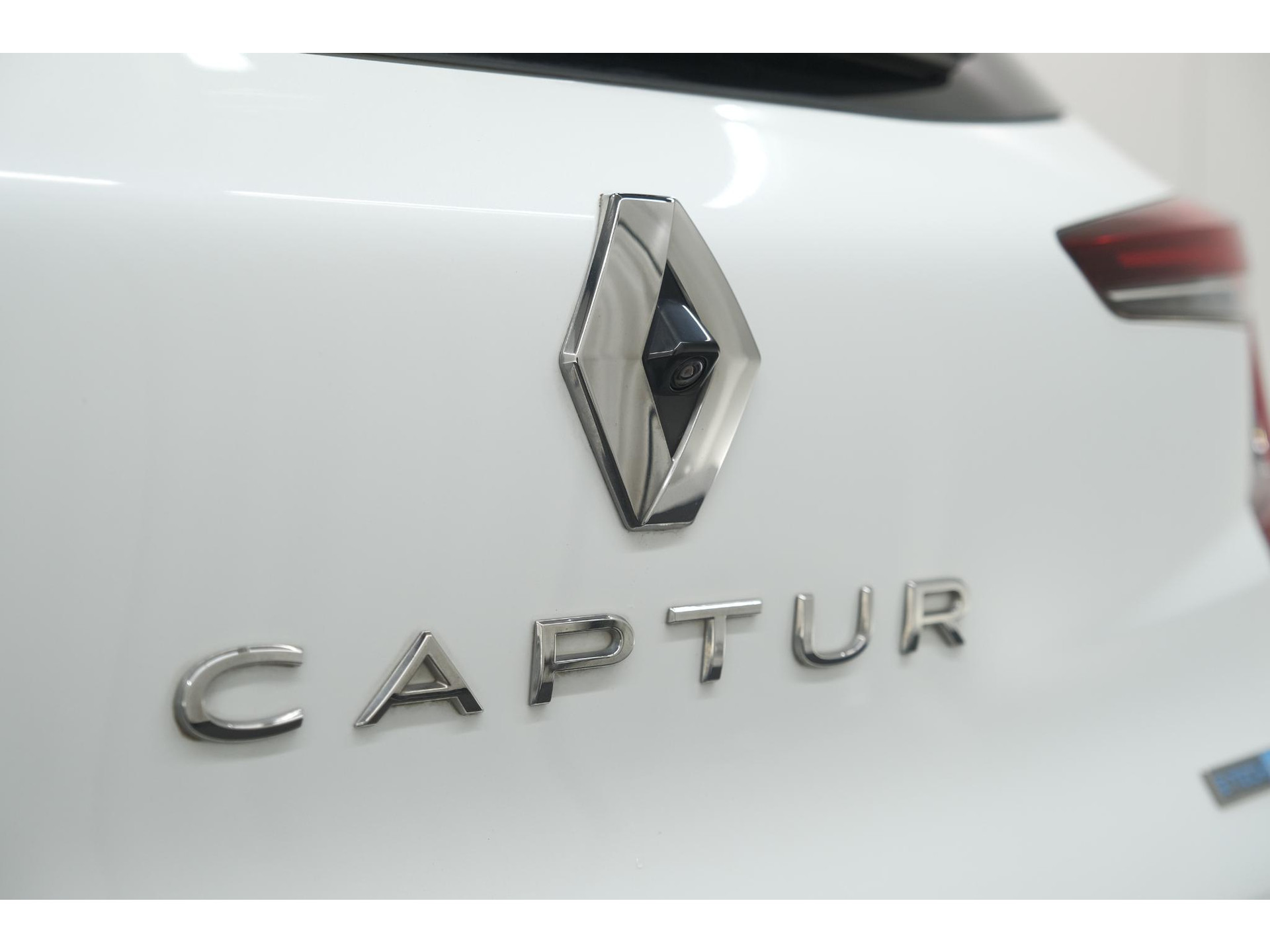 Renault Captur 1.6 E-Tech Hybrid 145 Intens | Trekhaak | Camera | Stoelverwarming | Navigatie