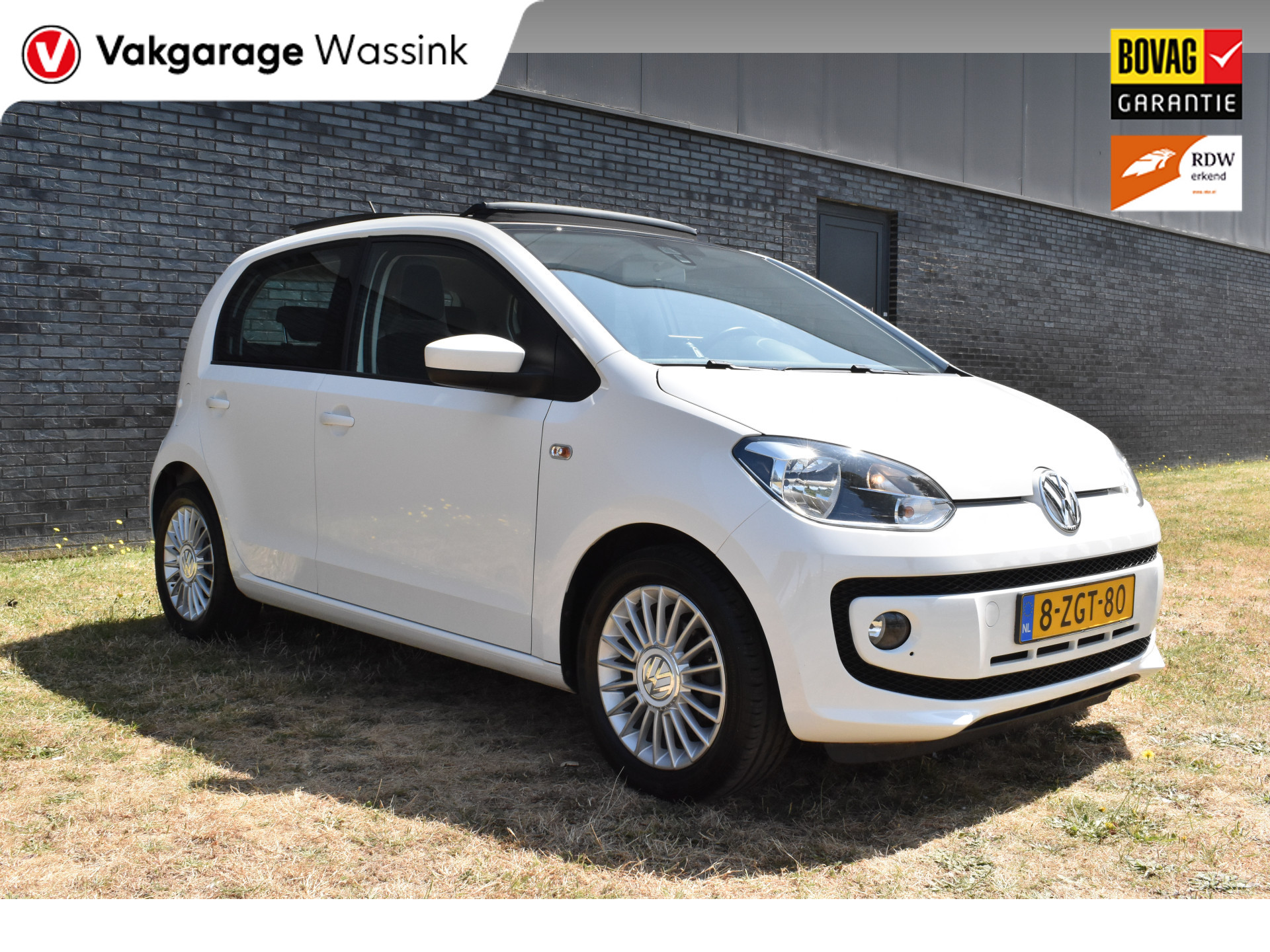 Volkswagen Up! 1.0 high up! BlueMotion Panodak Navigatie Pdc Lage km-stand
