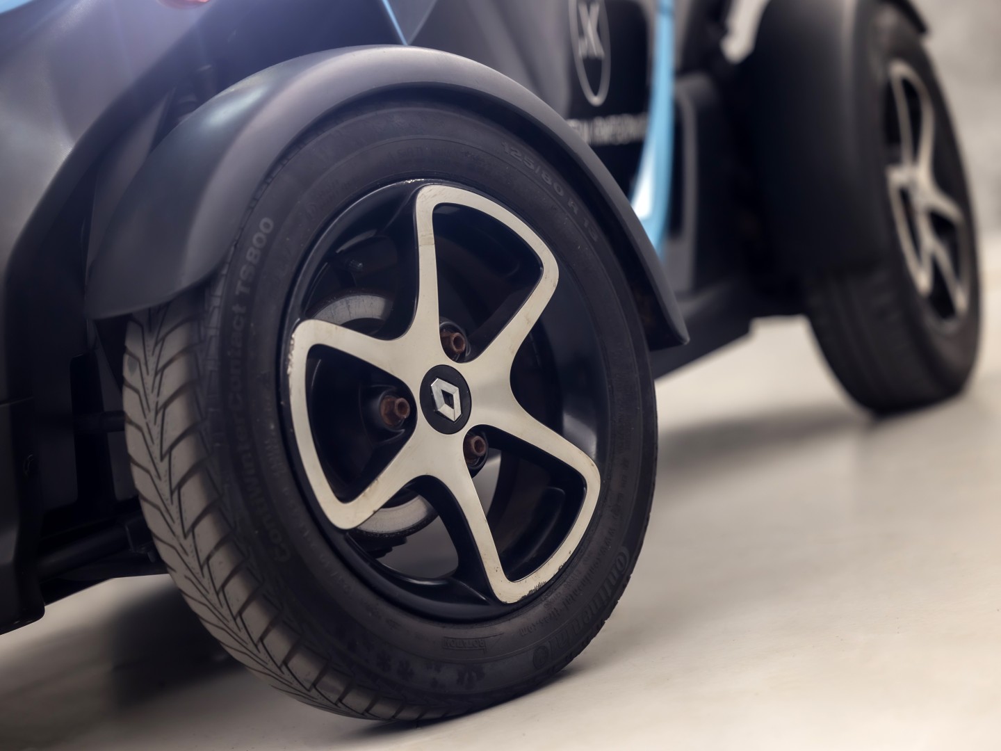 Renault Twizy Life (45 KMH, BROMMER KENTEKEN, ZWART LEDER, PARKEERSENSOREN, SPORTSTOEL, NIEUWSTAAT)