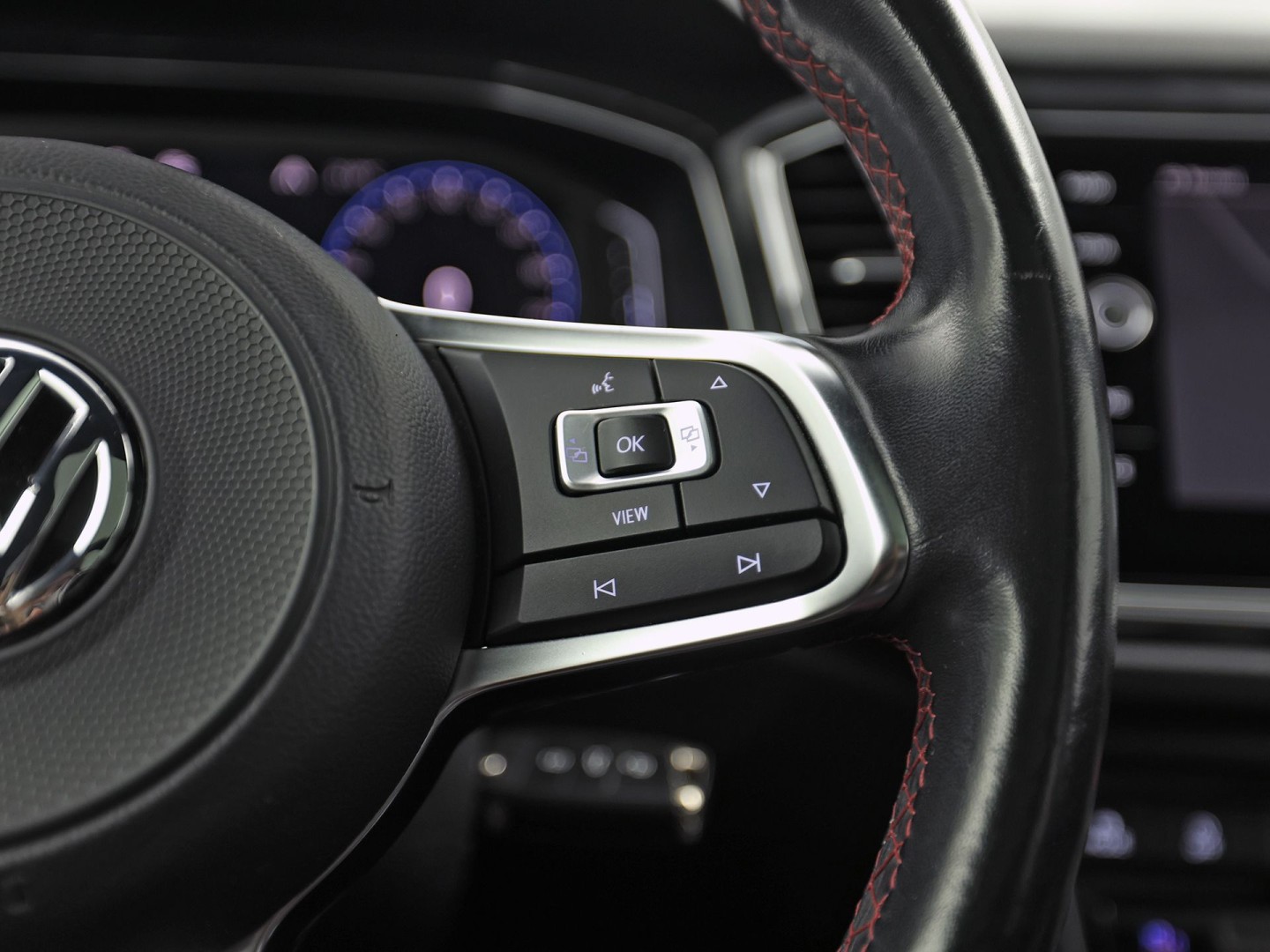 Volkswagen T-Roc 1.5 TSI Sport (NAP, APPLE CARPLAY, VIRTUAL DASHBOARD, PANORAMADAK, SPORTSTOELEN, CLIMATE,  NIEUWE APK, NIEUWSTAAT)
