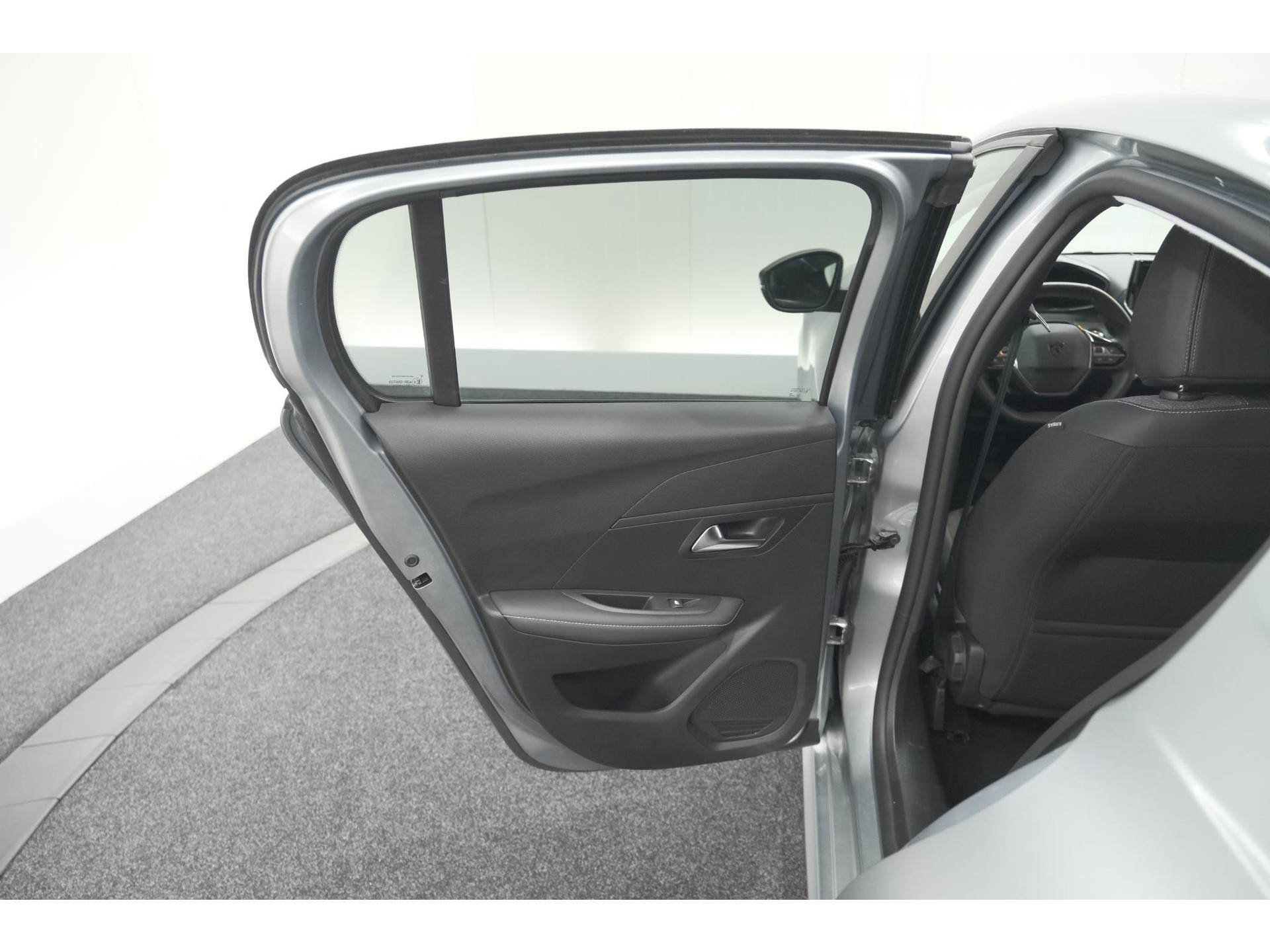 Peugeot 208 PureTech 100 Allure Pack | NIEUW MODEL | Apple CarPlay | Parkeersensoren | Climate Control