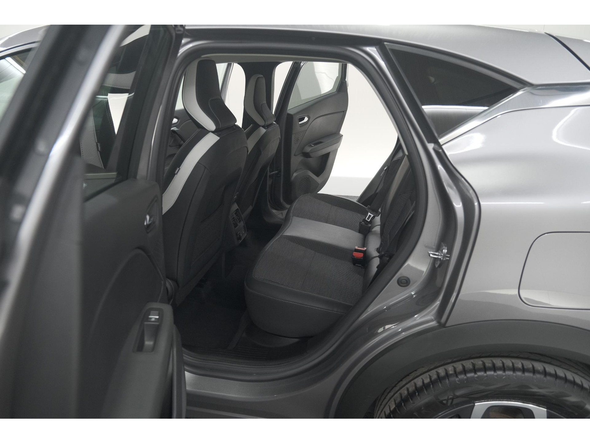 Renault Captur 1.6 E-Tech Plug-in Hybrid 160 Intens | Parkeersensoren | Apple Carplay | Navigatie | Climate Control