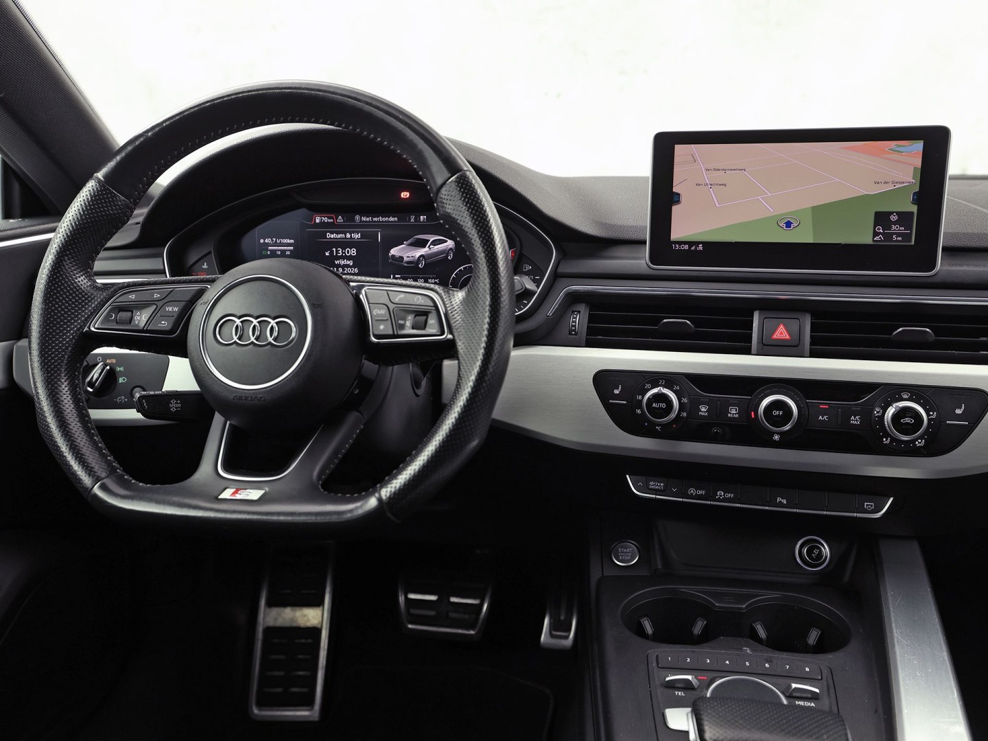 Audi A5 Sportback 2.0 TFSI S-Line Sport 190Pk Automaat (2X S-LINE, VIRTUAL COCKPIT, GROOT NAVI, PLAT SPORTSTUUR, LEDER, STOELVERWARMING, SPORTSTOELEN, GETINT GLAS, PARKEERSENSOREN, NIEUWSTAAT)