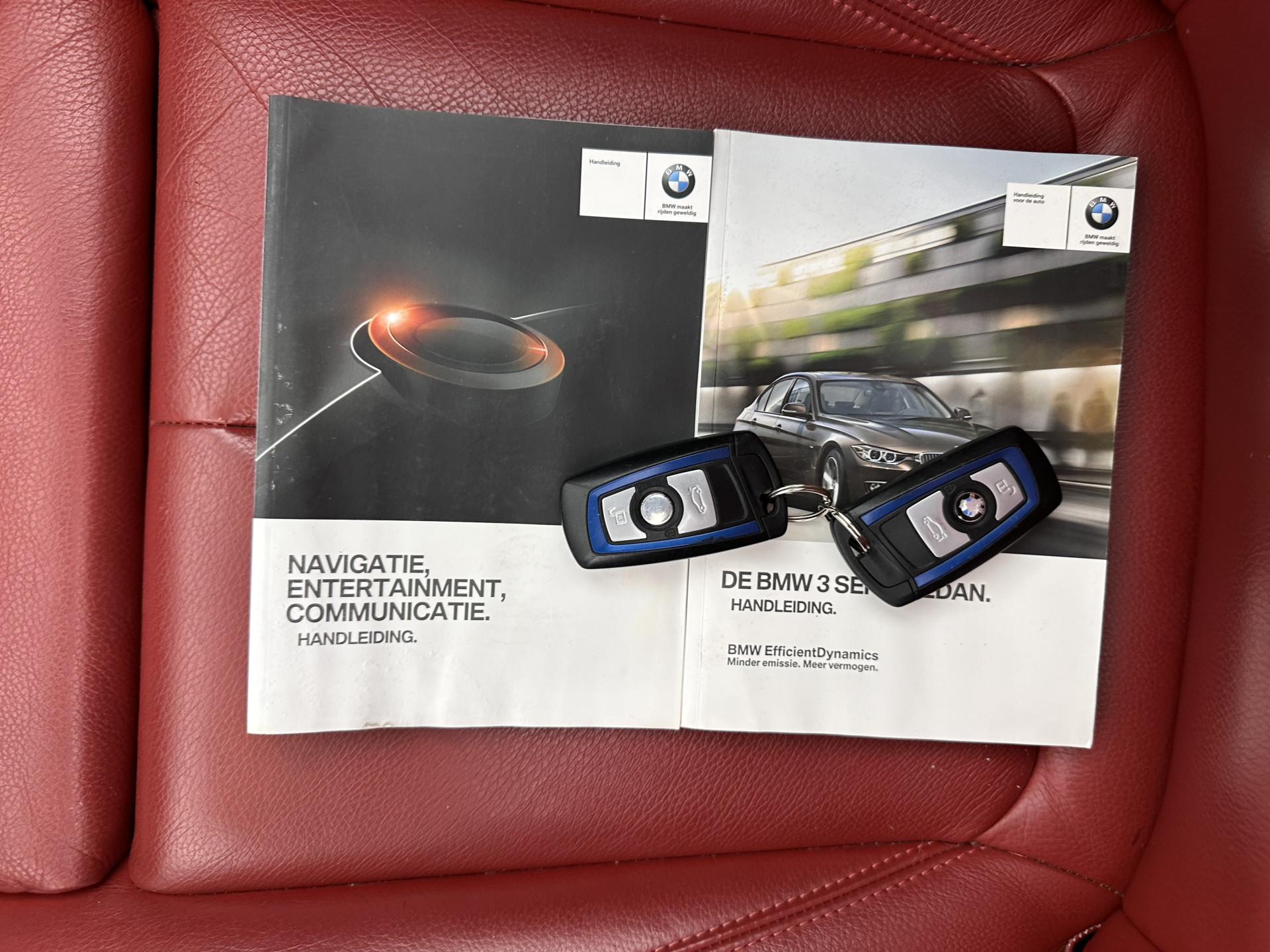 BMW 3-serie 328i High Executive M-Sport-Pack Aut *PANO | LEATHER | BI-XENON | HEATED-SPORTSEATS | SHIFT-PADDLES | HIFI-SOUND | MEMORY-PACK | KEYLESS | NAVI-FULLMAP | ECC | PRIVACY-GLASS | PDC | CRUISE | 19''ALU*