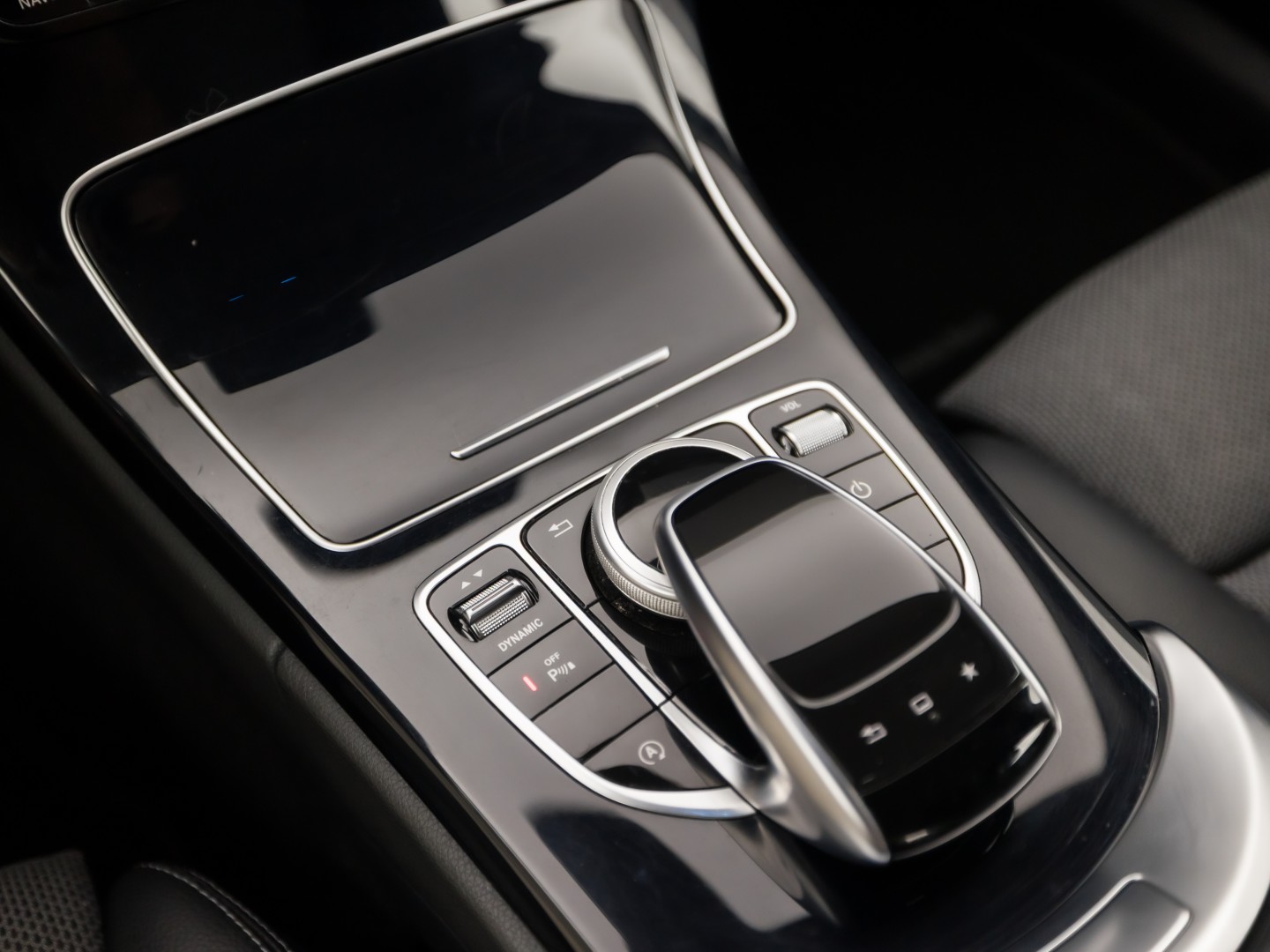 Mercedes-Benz C-Klasse 180 Sport 156Pk Automaat (NAVIGATIE, LEDER, SFEERVERLICHTING, GETINT GLAS, STOELVERWARMING, SPORTSTOELEN, CRUISE, NIEUWE APK, NIEUWSTAAT)