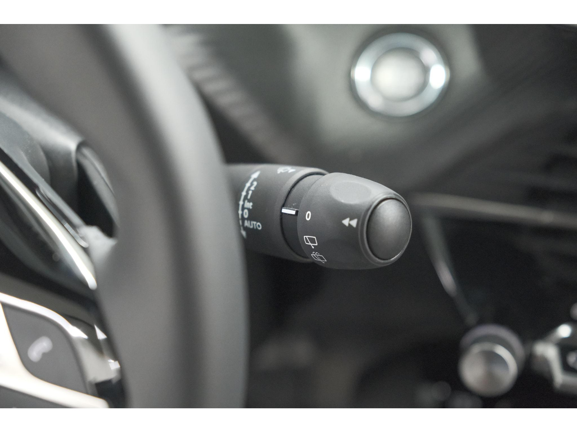 Peugeot 2008 PureTech 130 EAT8 Allure | 100% Benzine | Parkeersensoren Voor + Achter | Apple CarPlay | Climate Control