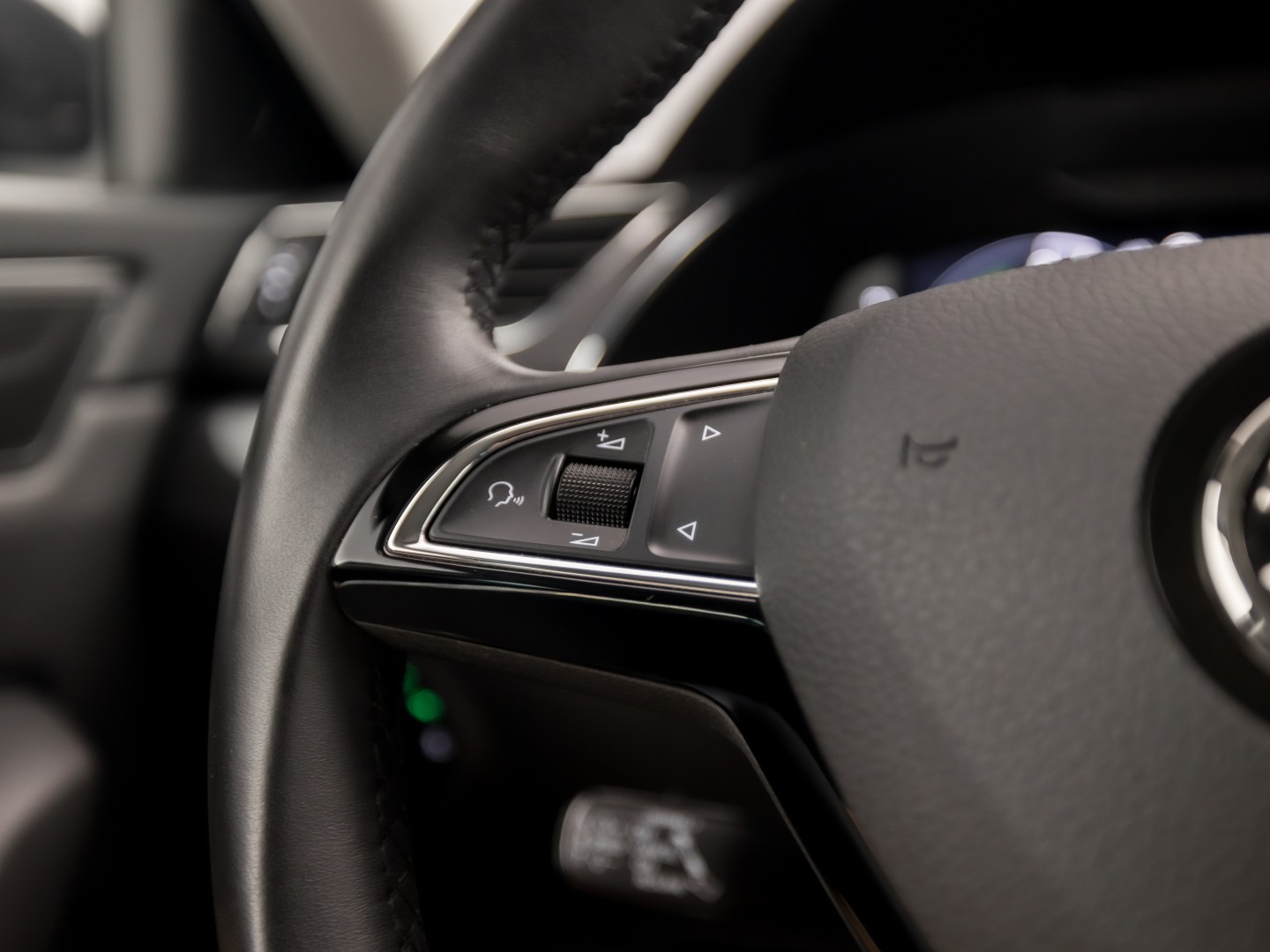 Škoda Superb Combi 1.4 TSI iV Sport 218Pk Automaat (VIRTUAL COCKPIT, APPLE CARPLAY, GROOT NAVI, MEMORY SEAT, LEDER/ALCANTARA, CAMERA, STOELVERWARMING, ADAPTIVE CRUISE, ELEK ACHTERKLEP, NIEUWSTAAT)