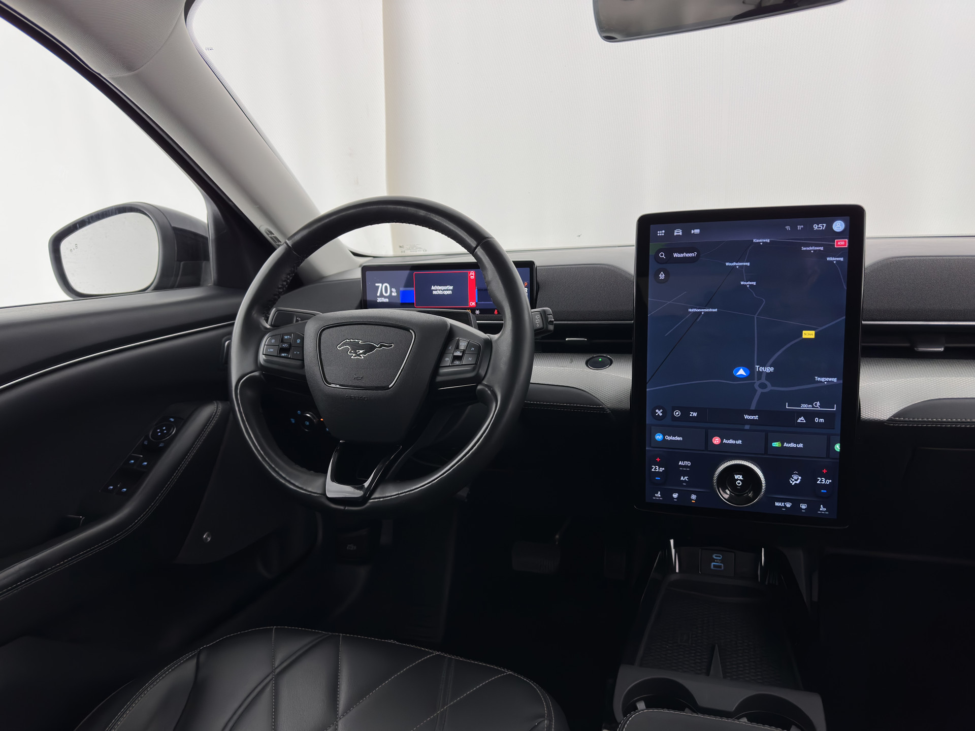 Ford Mustang Mach-E RWD 75 kWh (3-Fase) (INCL-BTW) Aut. *LEATHER | FULL-LED | DAB | DIGI-COCKPIT | KEYLESS | NAVI-FULLMAP | CARPLAY | HEATED-COMFORTSEATS | TOPVIEW | ADAPTIVE-CRUISE | PRIVACY-GLASS | 18'' ALU*