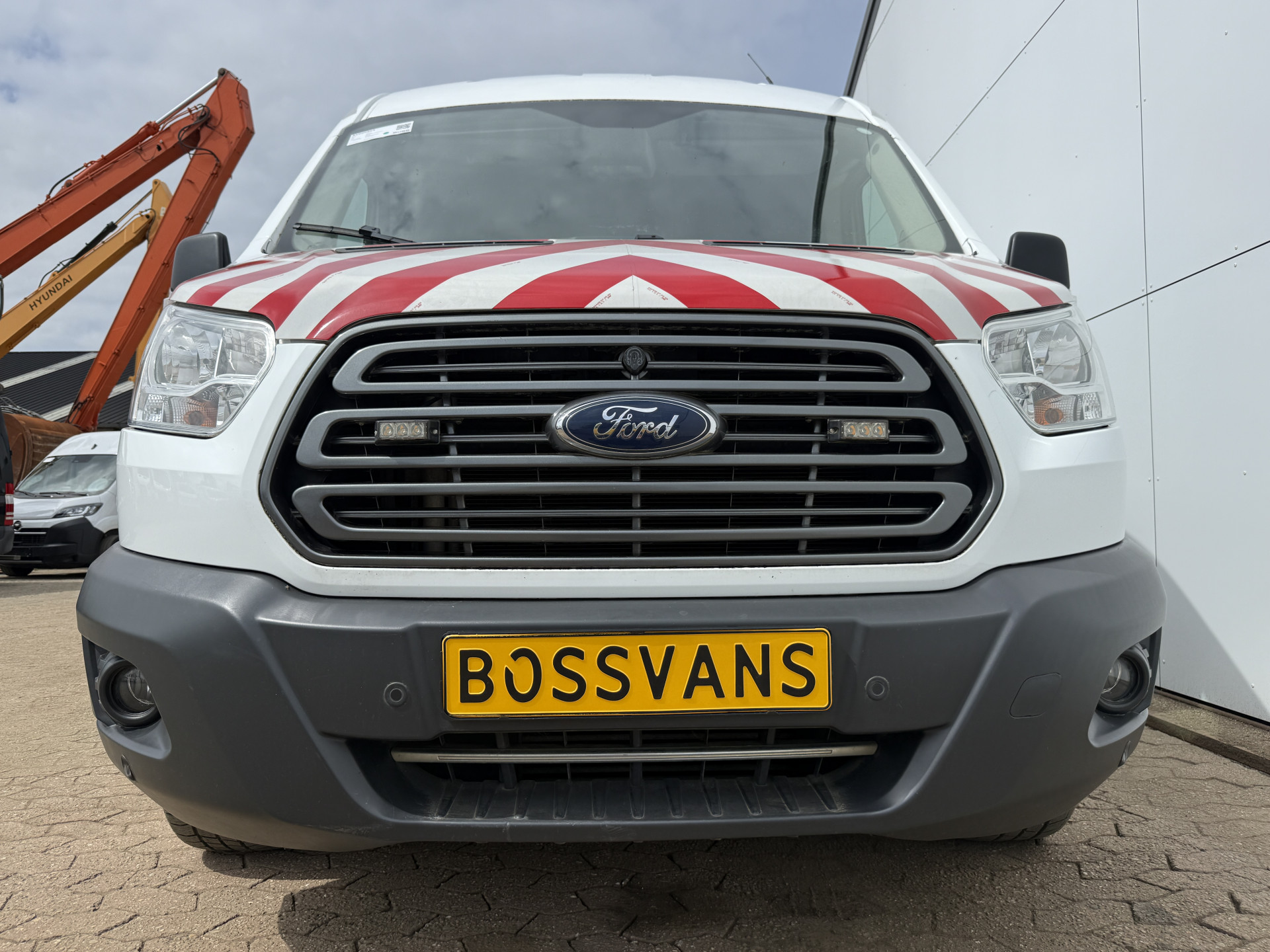 Ford Transit 2.0 TDCI 130PK L2H2 Airco Cruise Control Parkeersensoren Stoelverwarming Zwaailampen Kastwand Inbouw