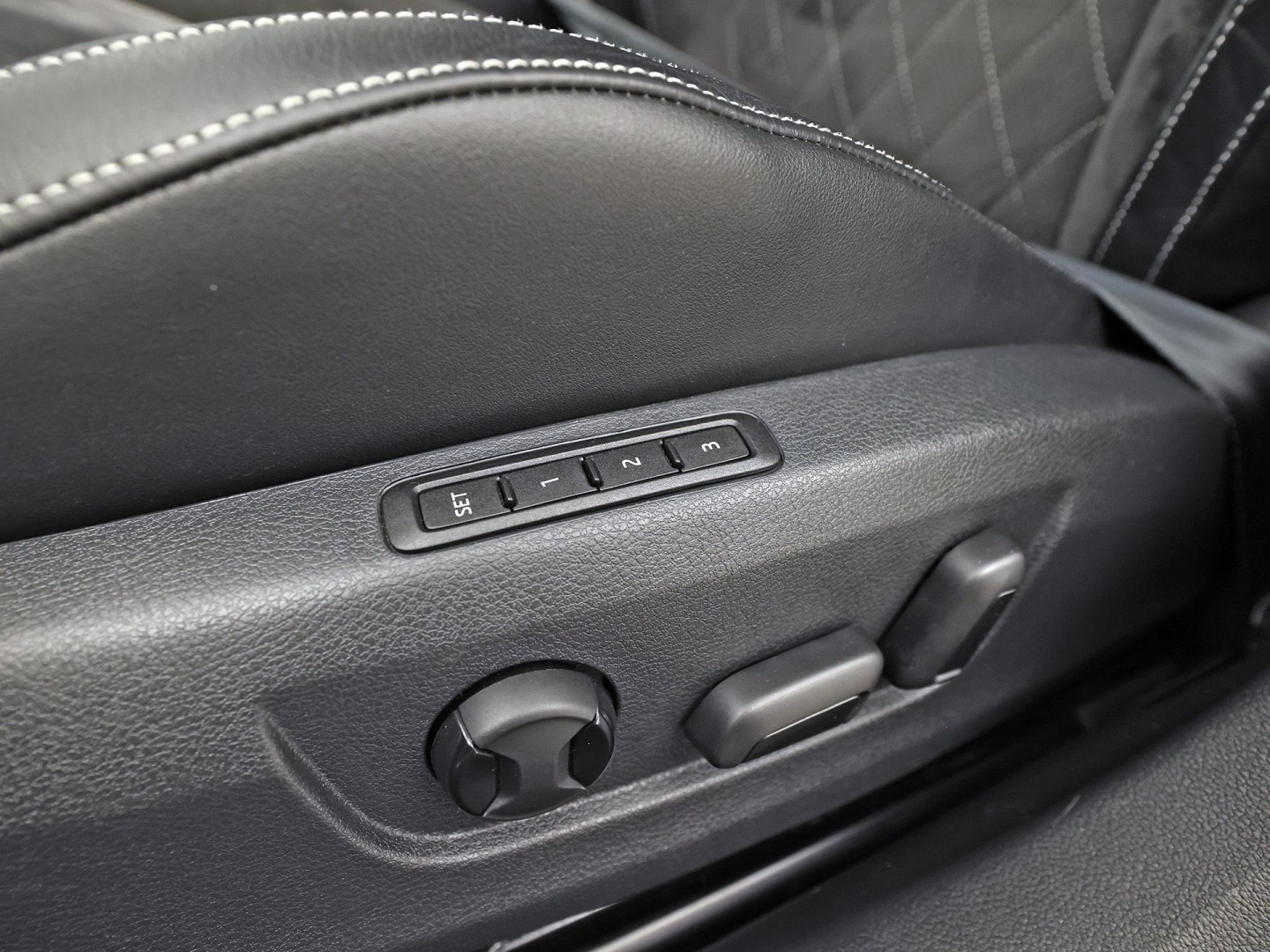 ŠKODA Superb Combi 1.4 TSI iV Sportline 218Pk Automaat (VIRTUAL COCKPIT, SOH 90,5%, APPLE CARPLAY, MEMORY SEATS, STOELVERWARMING ACHTER, GETINT GLAS, ADAPTIVE CRUISE, SFEERVERLICHTING, NIEUWE APK, NIEUWSTAAT)