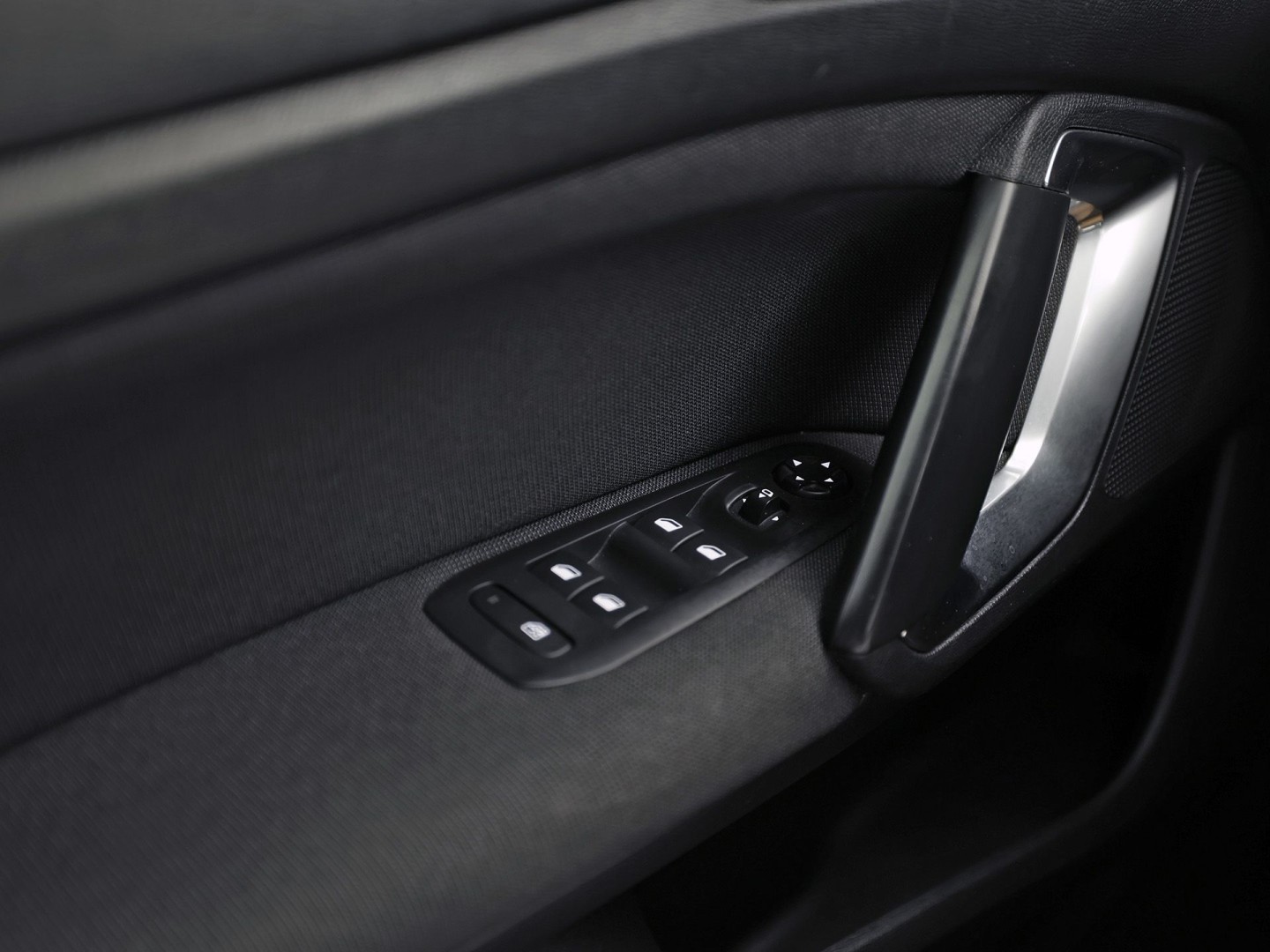 Peugeot 308 SW 1.2 PureTech Premium Sport (VIRTUAL COCKPIT, APPLE CARPLAY, GROOT NAVI, 360 CAMERA, SPORTSTOELEN, LEDER, TREKHAAK, GETINT GLAS, NIEUWSTAAT)