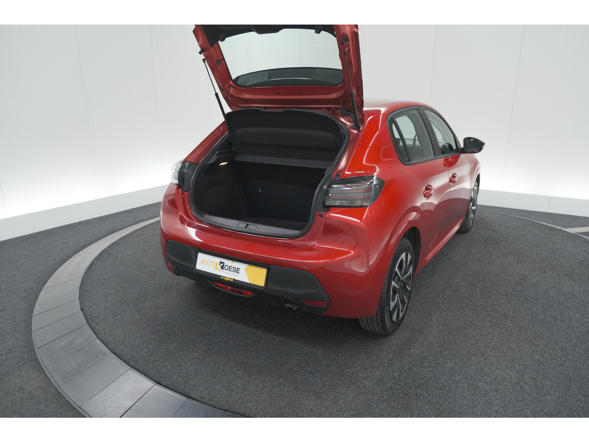 Peugeot 208 PureTech 100 Style | Navigatie | Cruise Control | Apple Carplay