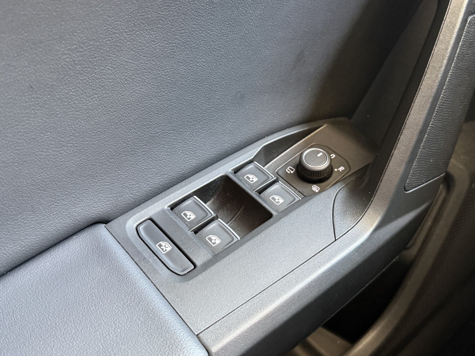 SEAT Leon 1.4 TSI eHybrid PHEV FR Business Intense | Keyless | Apple Carplay | Stoel/Stuurverwarming | Camera
