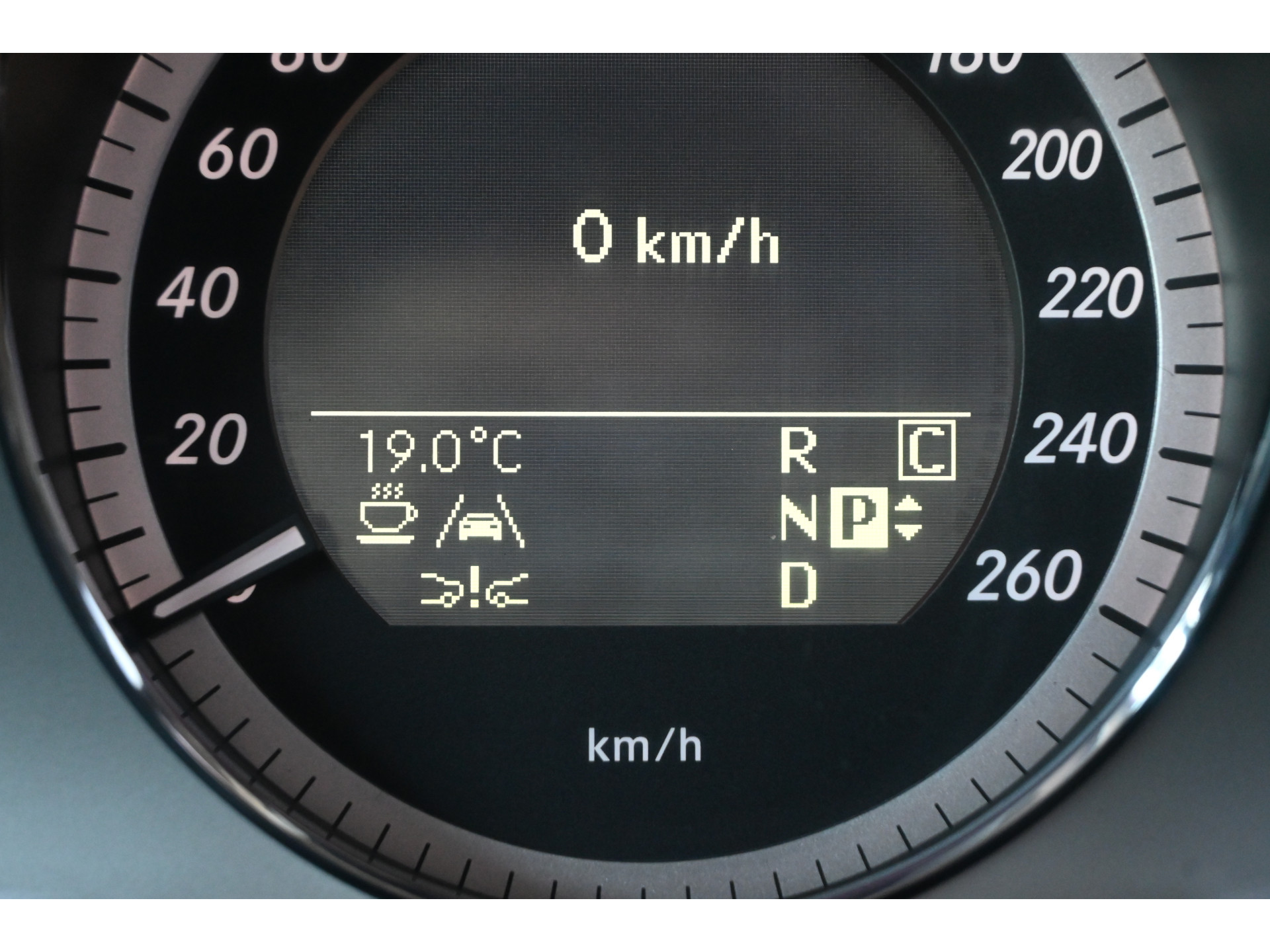 Mercedes-Benz E-klasse 500 Elegance V8 Automaat Clima Panoramadak Trekhaak PDC Stoelverwarming Cruise control Goed Onderhouden! Inruil Mogelijk!
