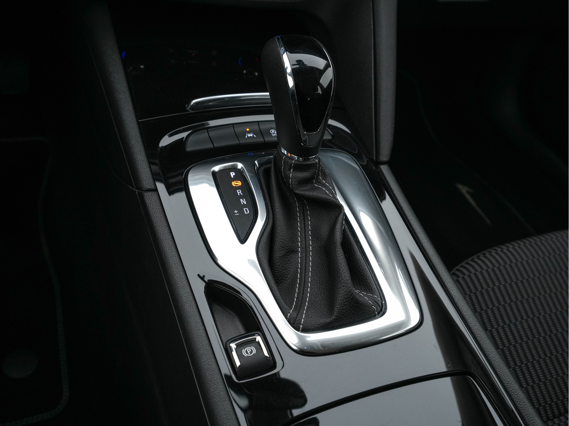 Opel Insignia Sports Tourer 1.5 Turbo Business Executive Aut. *NAVI-FULLMAP | LEATHER-FABRIC | KEYLESS | DAB+ | SPORT-SEATS  | ECC | PDC | CRUISE | TOWBAR | CARPLAY | 18''ALU*