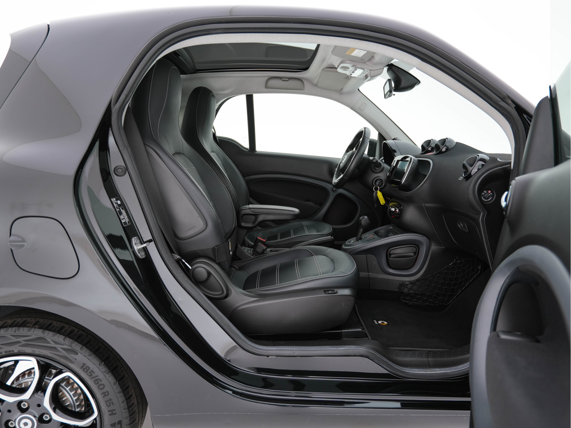 Smart fortwo EQ Business Solution 18 kWh [ 3-Fase ] ( SOH-93%) Aut. *PANO | LEATHER | NAVI-FULLMAP | CAMERA | HEATED-COMFORTSEATS | AIRCO | CRUISE | AMBIENT-LIGHT | 15''ALU*