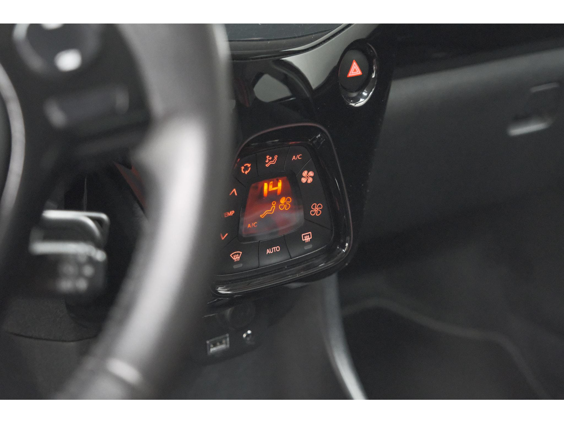 Peugeot 108 1.0 e-VTi Allure TOP! | Elektrisch Vouwdak | Trekhaak | Camera | Apple Carplay