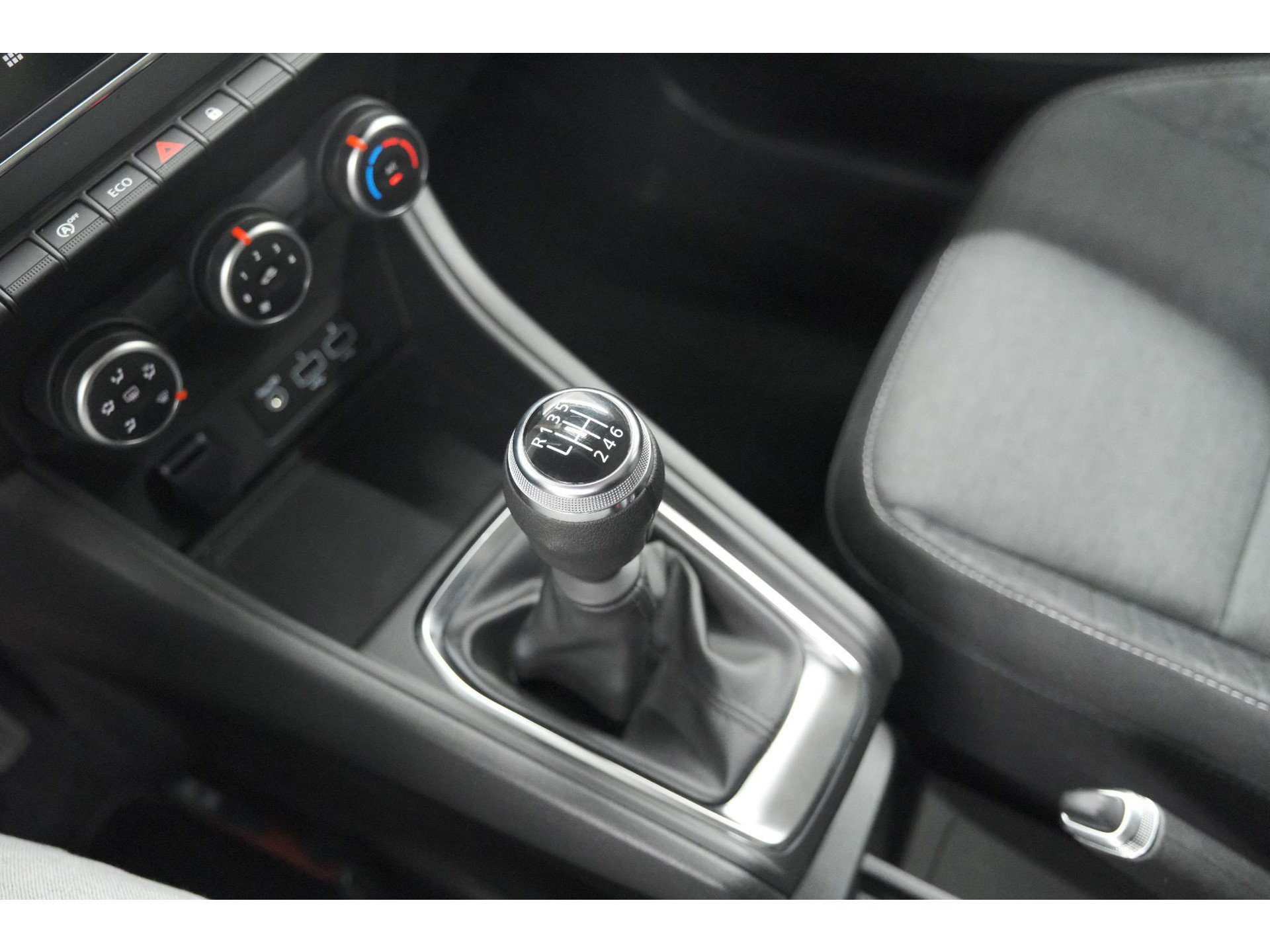 Renault Captur TCe 90 Evolution | Parkeersensoren | Navigatie | Allseason Banden | Apple Carplay