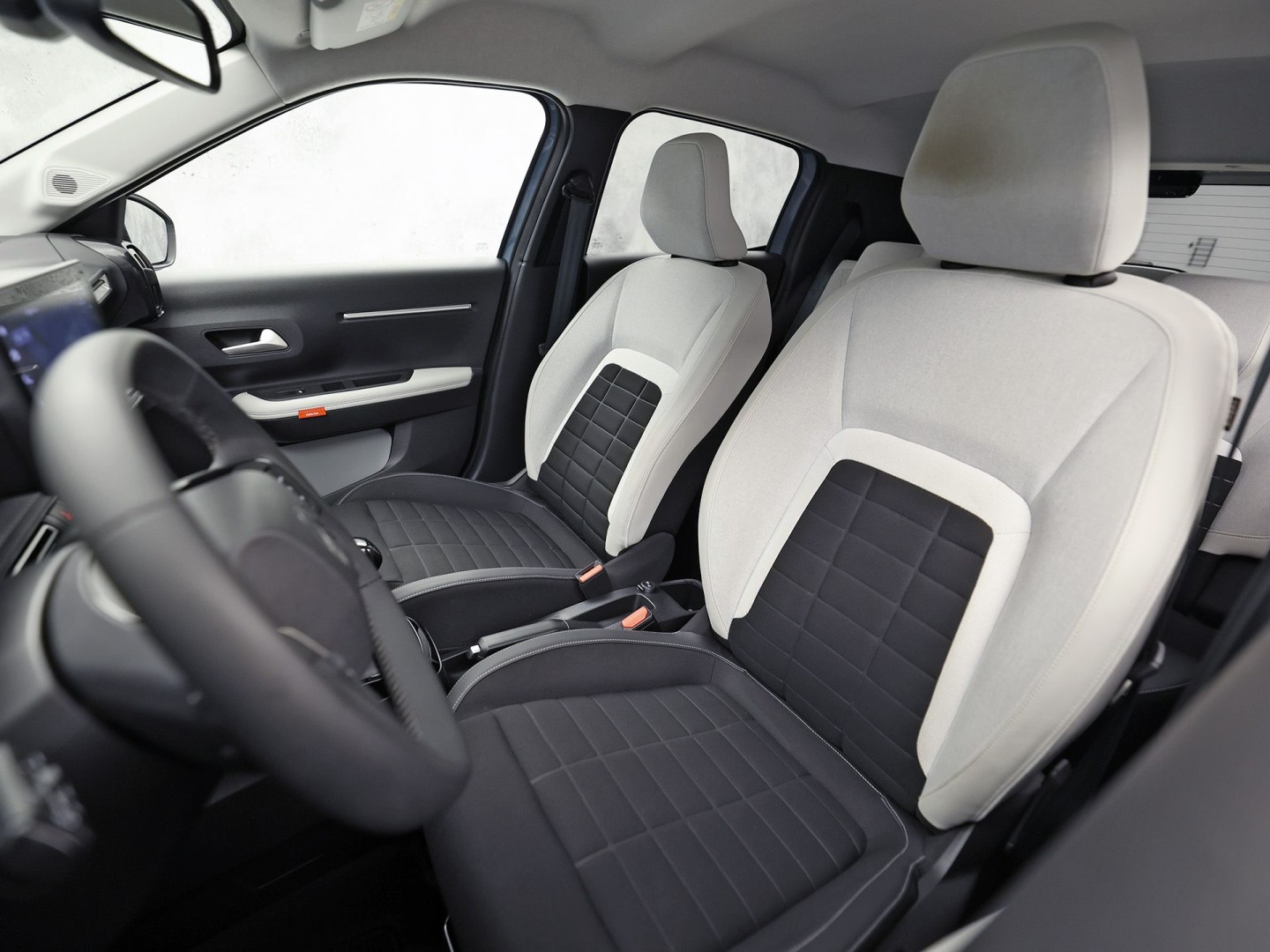 Citroën C3 1.2 Turbo 100pk Max (NIEUW MODEL, APPLE CARPLAY, GROOT NAVI, CAMERA, TREKHAAK, SPORTSTOELEN, GETINT GLAS, CRUISE, LANE ASSIST, NIEUWSTAAT)