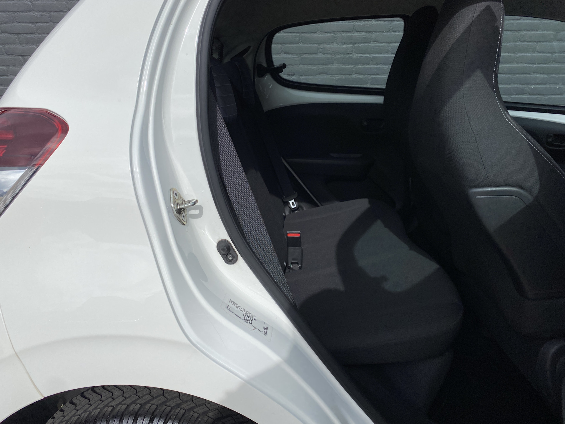 Peugeot 108 1.0 e-VTi Active | 1e eigenaar | airco | bluetooth | all season banden | tom tom navigatie | led verl.