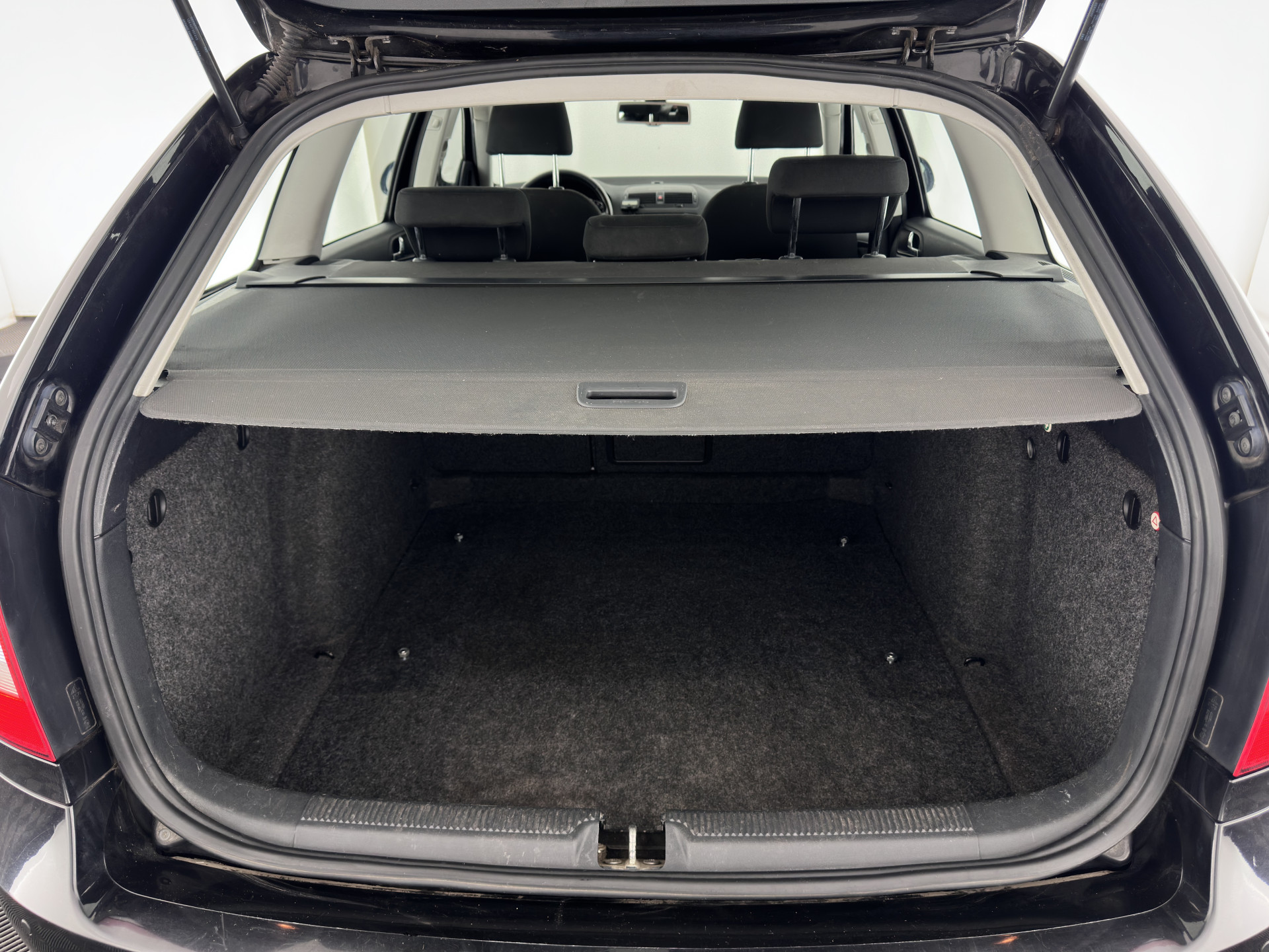 ŠKODA Octavia Combi 1.6 TDI Ambition Business Line Aut. *NAVI-FULLMAP | AIRCO | CRUISE | AMUNDSEN-AUDIO | PDC | COMFORT-SEATS | TOWBAR | 15''ALU*