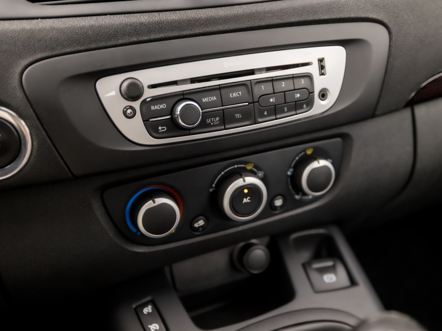 Renault Scénic 1.6 Sport (NAVIGATIE, AIRCO, CRUISE, TREKHAAK, SPORTSTOELEN, NIEUWE APK, NIEUWSTAAT)