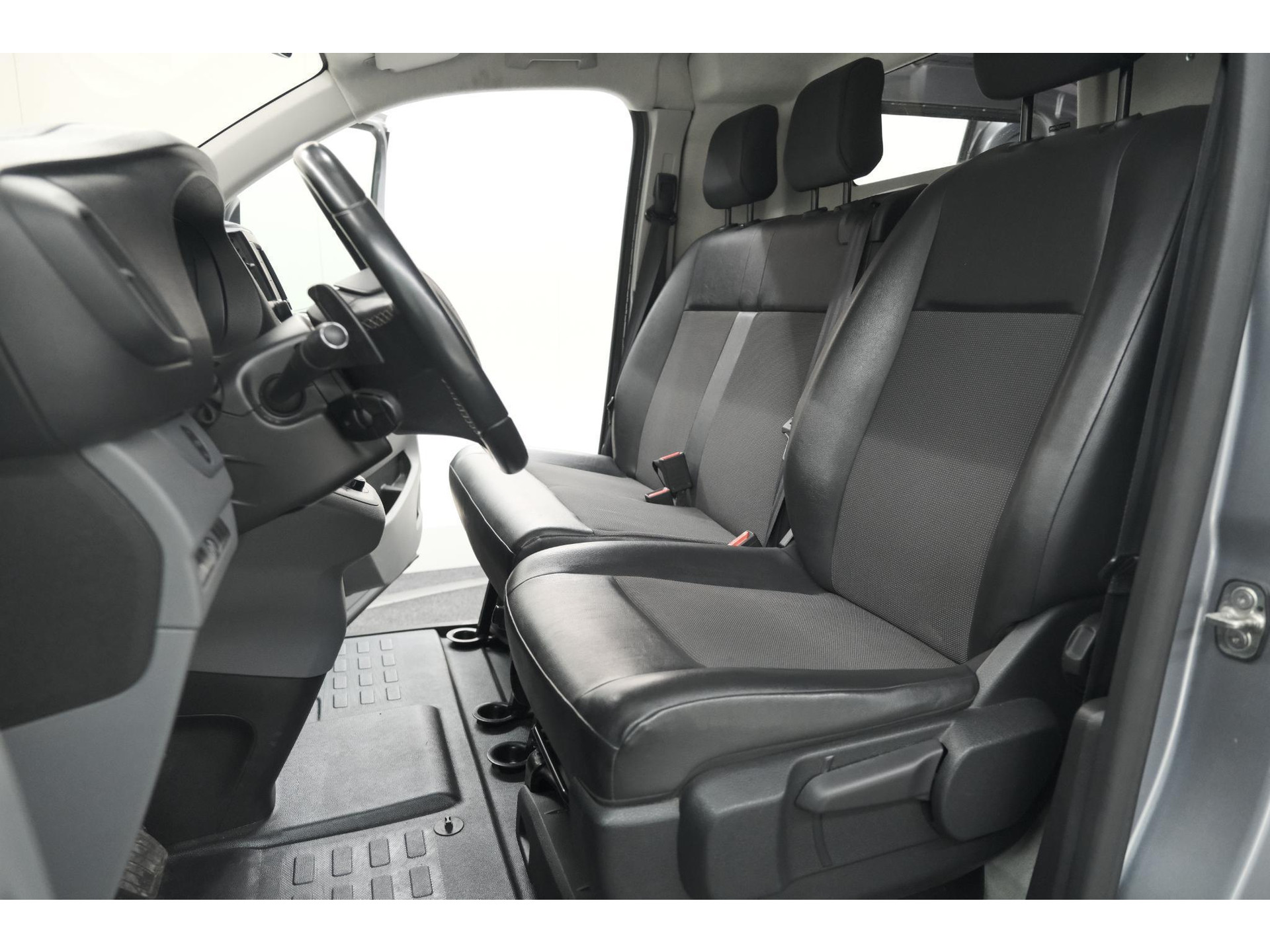 Peugeot Expert 2.0 BlueHDI 180 Automaat Standard Premium | Standkachel | Trekhaak | Head-Up Display | Camera | Apple Carplay | Laadruimte Betimmering