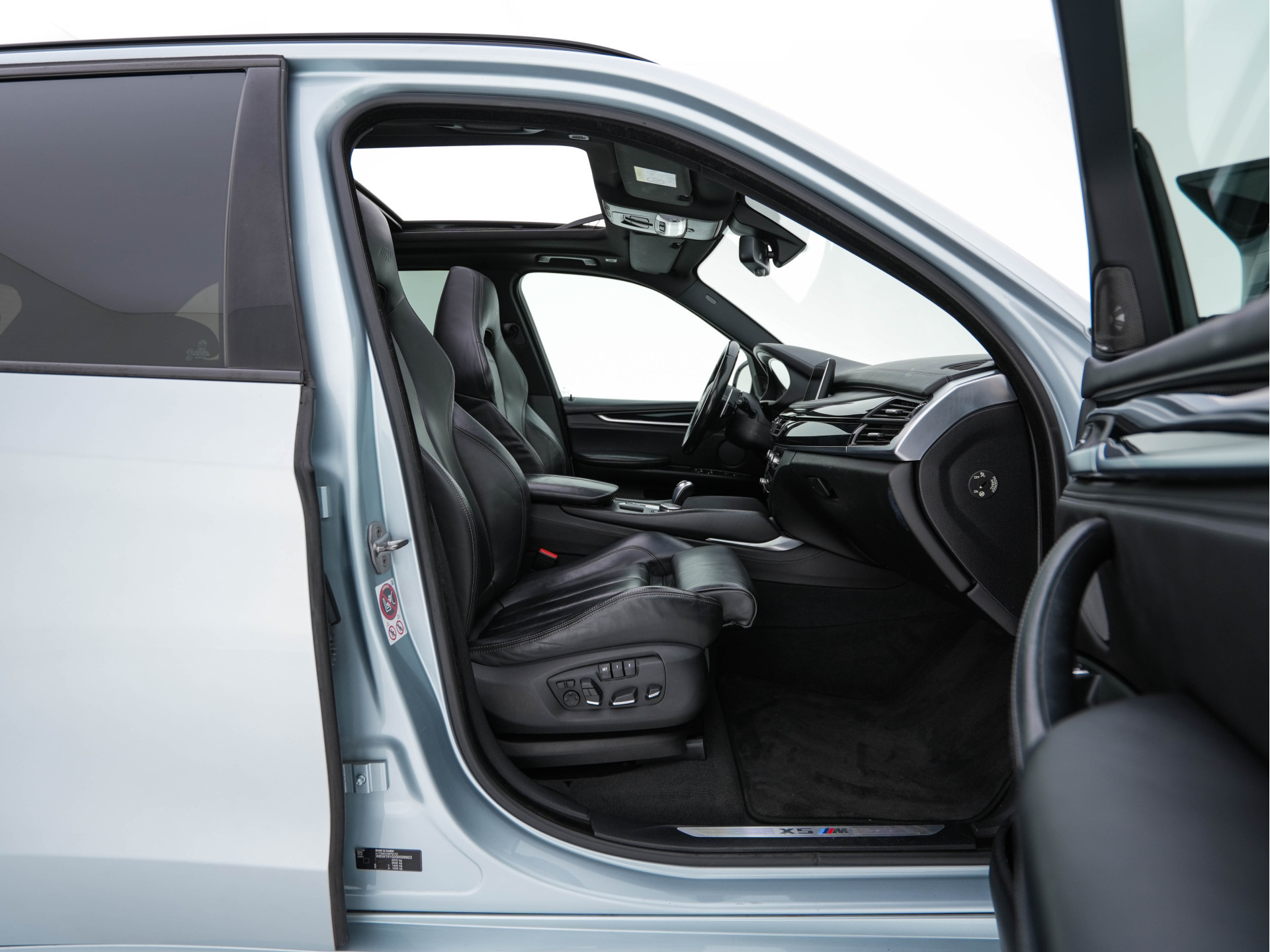 BMW X5 M High Executive M-Sportpack Aut. *PANO | HEAD-UP | LEATHER | FULL-LED | NAVI-FULLMAP | MEMORY-PACK | HARMAN/KARDON-AUDIO | KEYLESS | CAMERA | HEATED-COMFORTSEATS | SHIFTPADDLES | TOWBAR | 20''ALU*