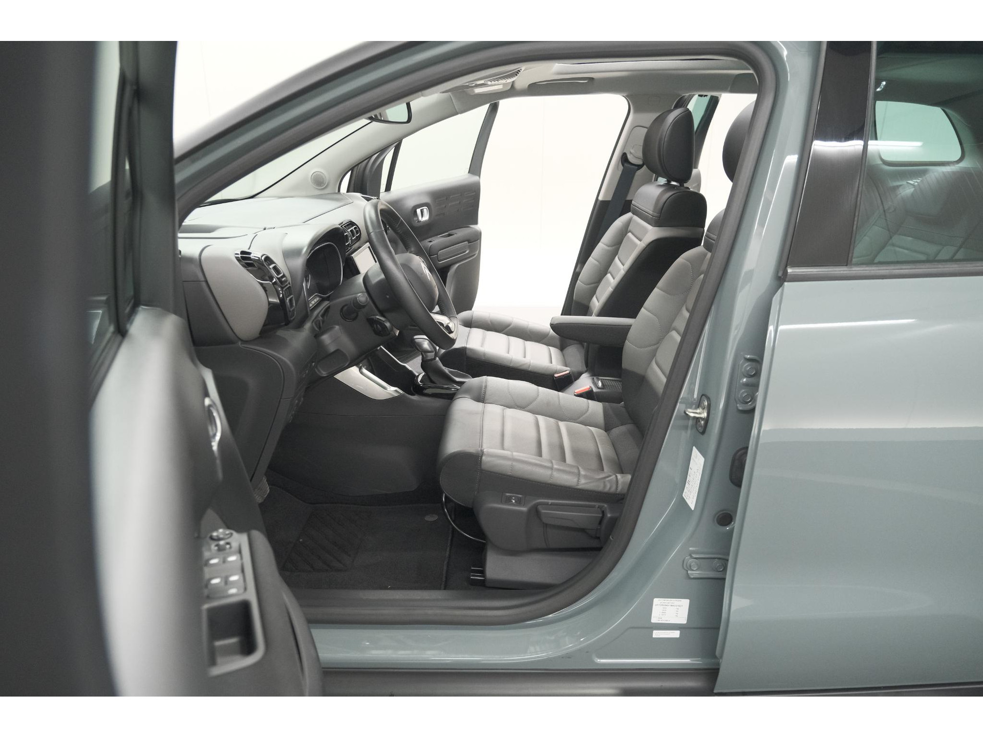 Citroen C3 Aircross PureTech 130 EAT6 Shine | Schuif-/Kanteldak | Camera | Dodehoekdetectie | Head-Up Display