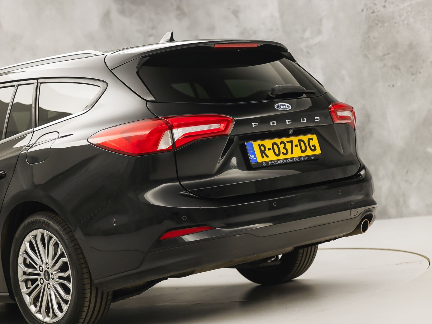 Ford Focus Wagon 1.0 EcoBoost Titanium Sport (APPLE CARPLAY, GROOT NAVI, STUUR/STOELVERWARMING, CAMERA, SPORTSTOELEN, GETINT GLAS, ADAPTIVE CRUISE, NIEUWSTAAT)