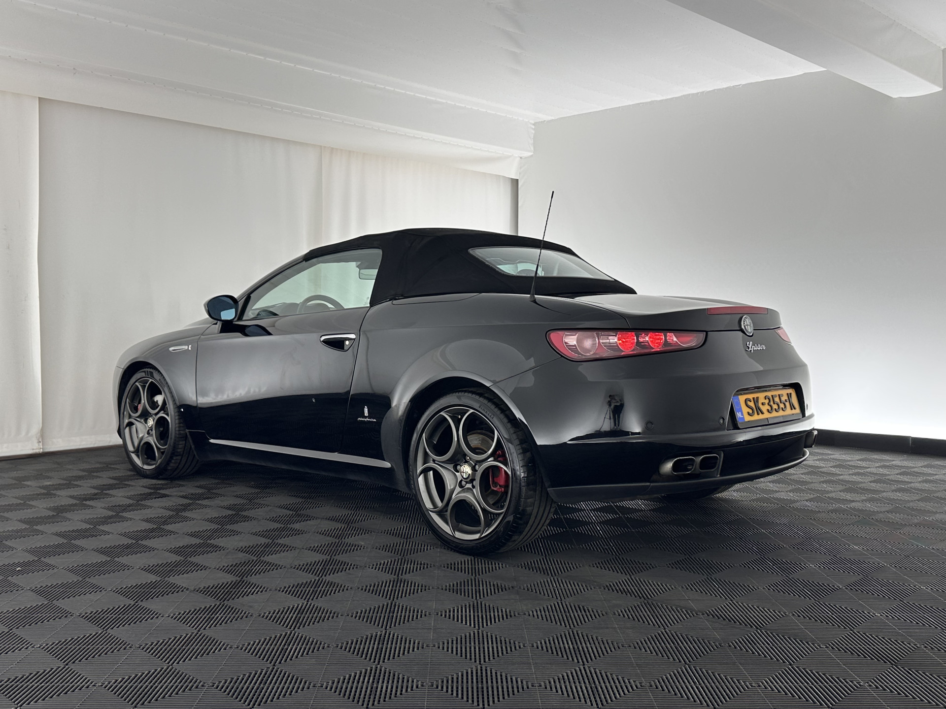 Alfa Romeo Spider 2.4 JTD Q-Tronic Exclusive TI-Sportpack Aut. *LUXURY-LEATHER | BI-XENON | SPORT-SEATS | ECC | SHIFTPADDLES | PDC | CRUISE | 19''ALU*