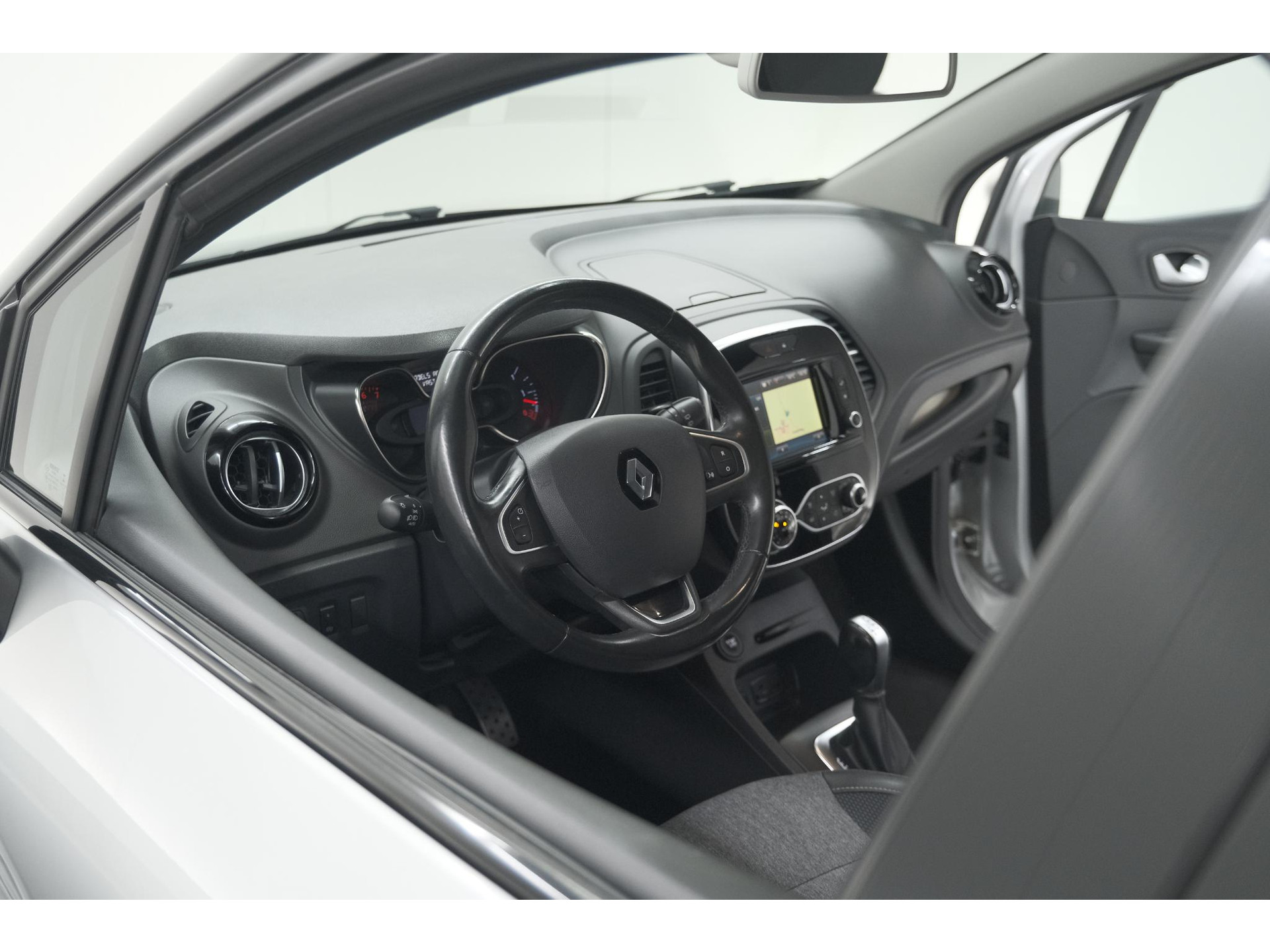 Renault Captur TCe 150 EDC Intens | Trekhaak | Navigatie | Parkeersensoren