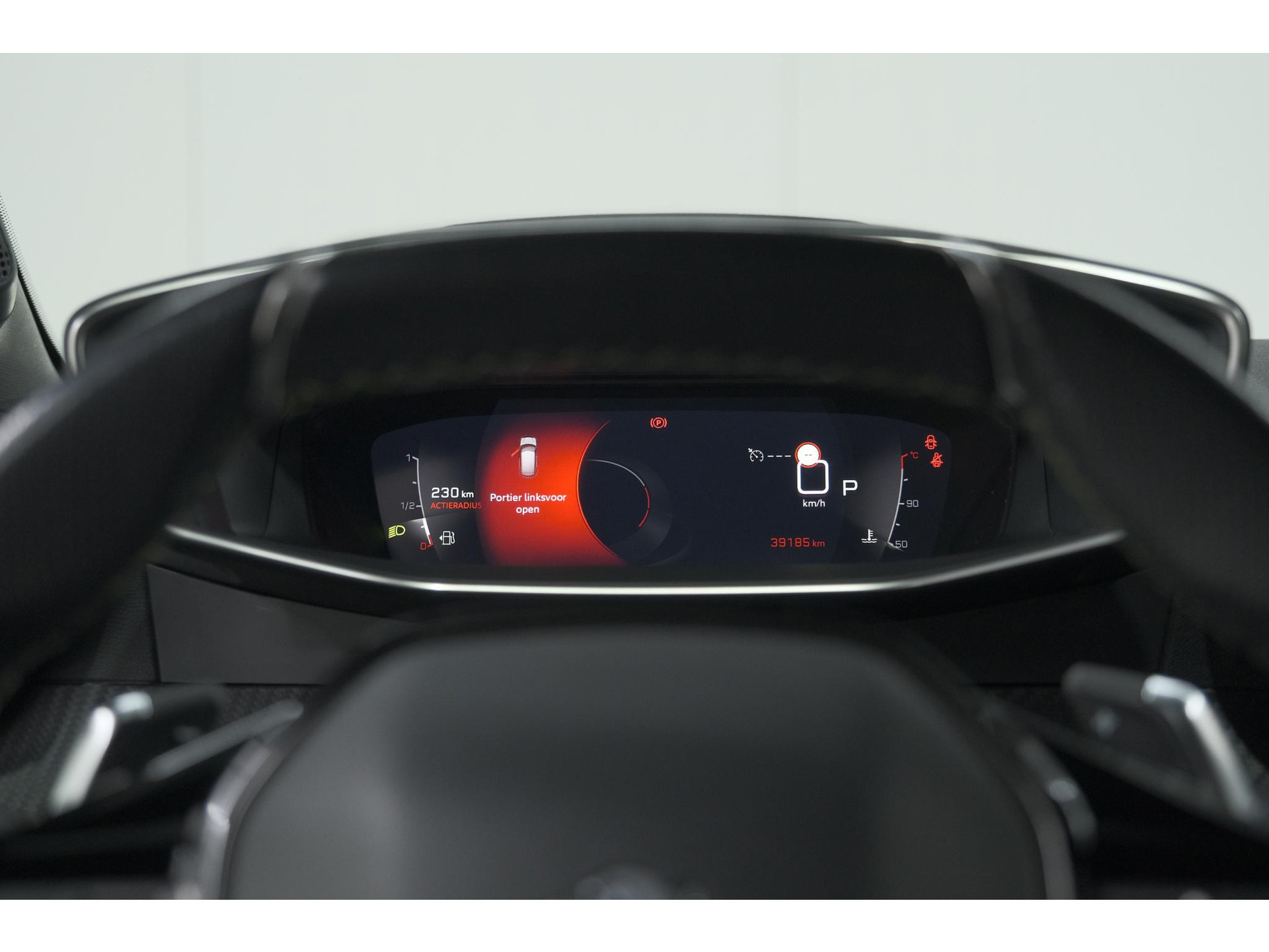 Peugeot 208 PureTech 100 EAT8 GT | Camera | Dodehoekdetectie | Navigatie | Apple Carplay