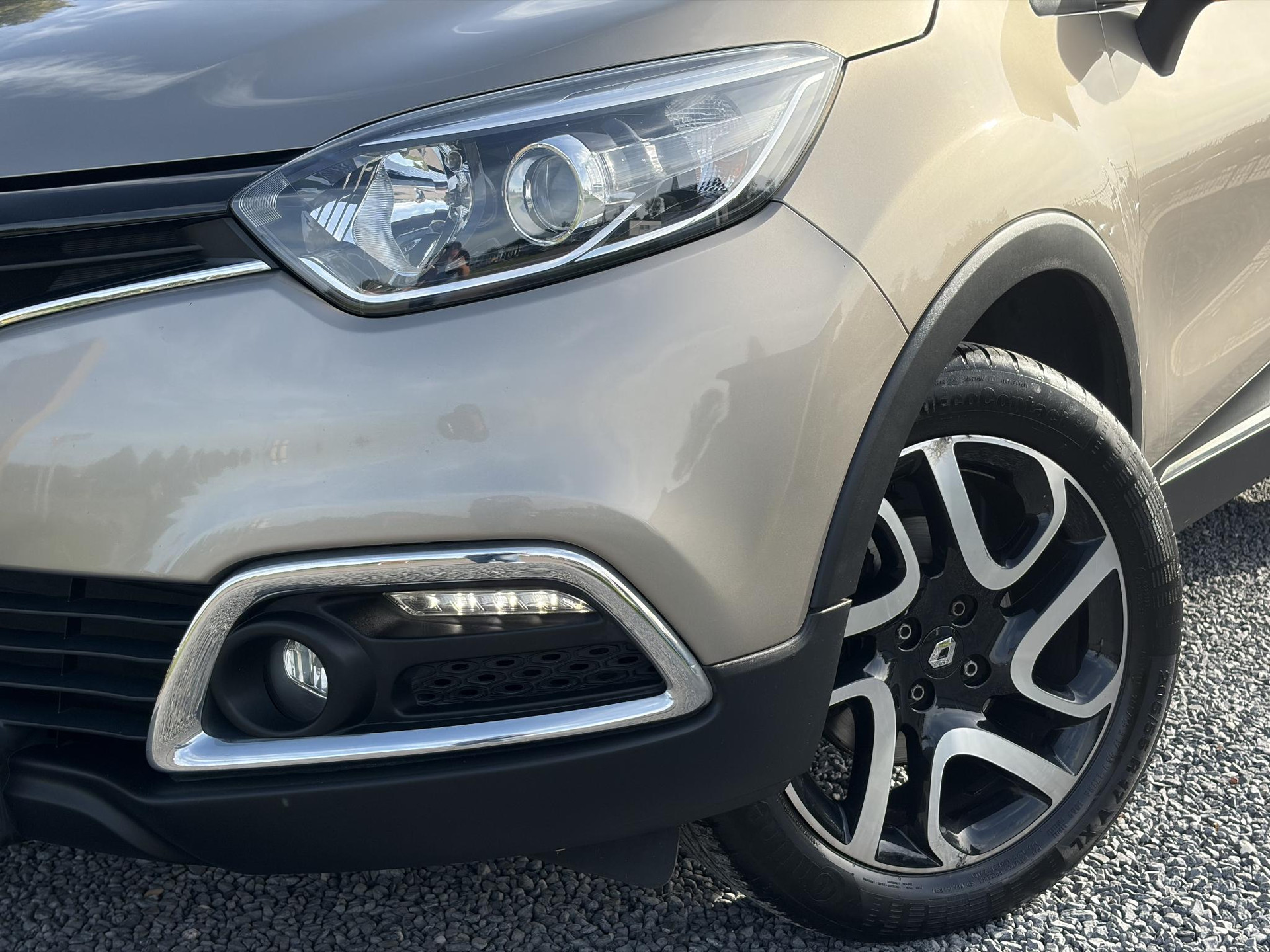 Renault Captur 1.2 TCe Dynamique ✓Navi✓Trekhaak✓Keyless✓Clima✓Cruise✓Dealer Onderhouden✓Automaat✓120pk✓Lm velgen✓Pdc✓N.A.P✓Apk tot 06-2027