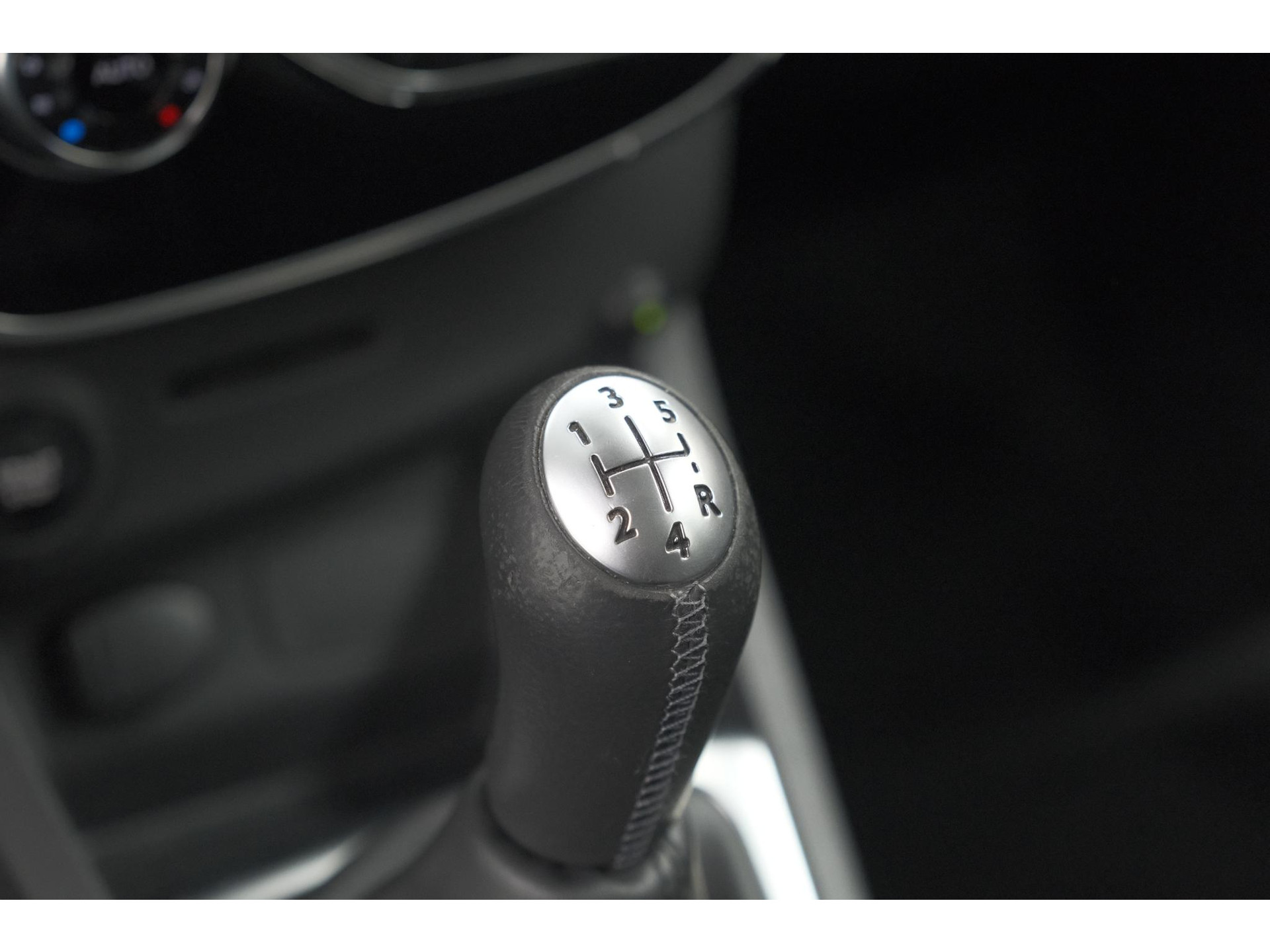 Renault Clio Estate 1.5 dCi ECO Dynamique | Parkeersensoren voor + achter | Armsteun | Navigatie