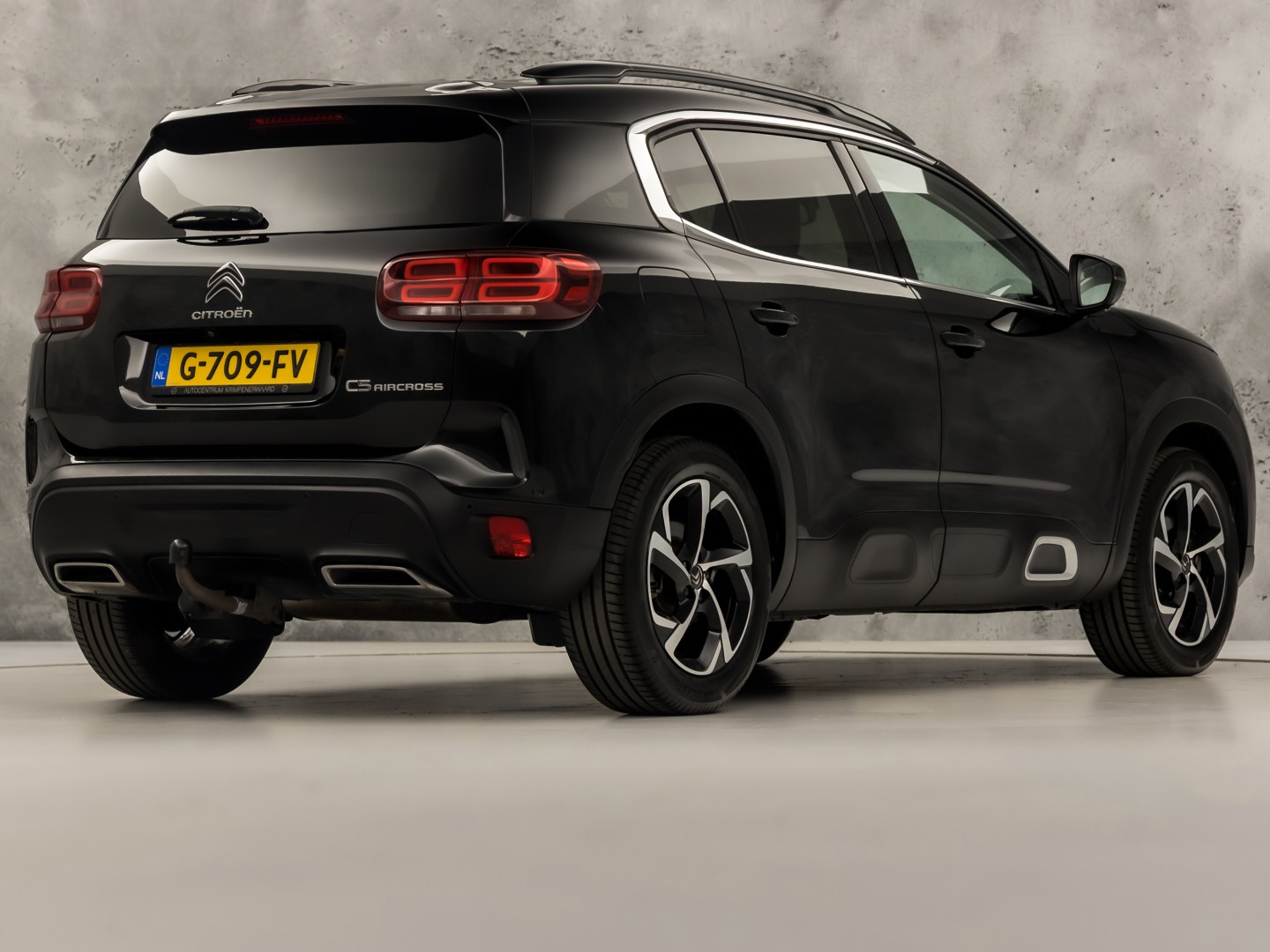 Citroën C5 Aircross 1.6 PureTech Sport 181Pk Automaat (APPLE CARPLAY, GROOT NAVI, 360 CAMERA, LM VELGEN, TREKHAAK, SPORTSTOELEN, KEYLESS, ADAPTIVE CRUISE, NIEUWSTAAT)