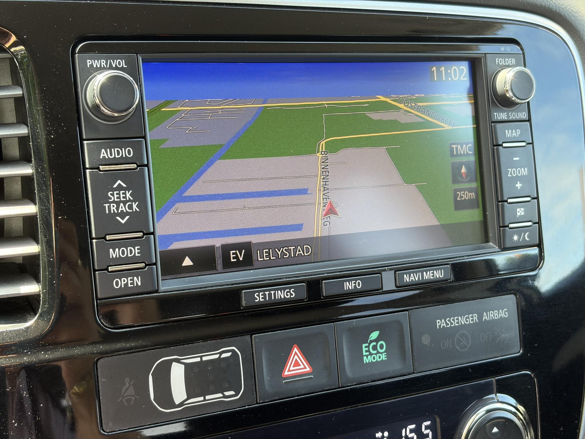 Mitsubishi Outlander 2.0 PHEV Business Edition SOH 73%,Trekhaak,Navi,Camera,Keyless,Halfleder,Clima,Cruise,Lm velgen,N.A.P,Apk tot 04-2027